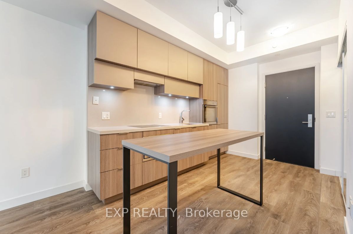 8 Eglinton Ave E, unit 703 for rent