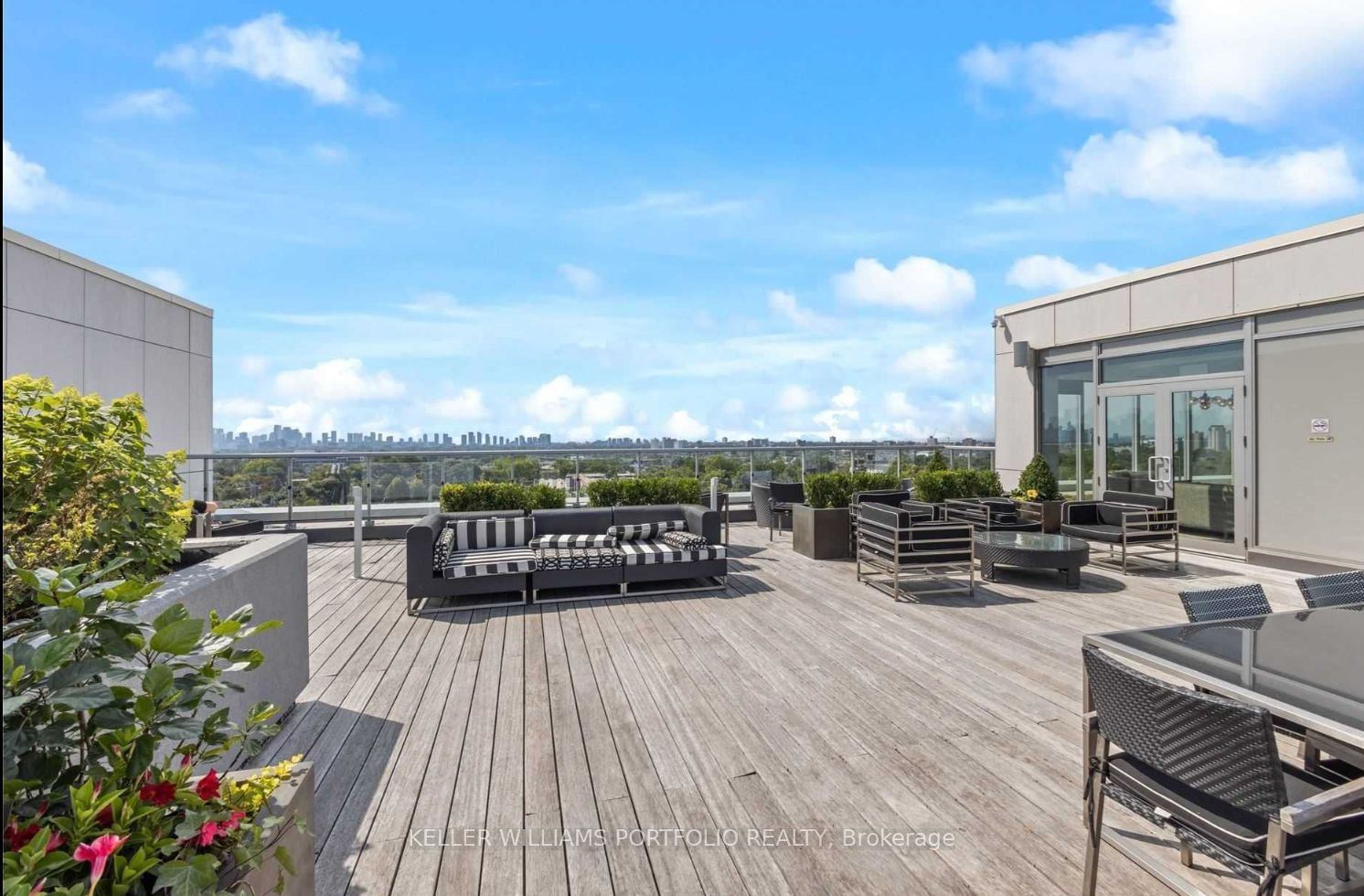 835 St. Clair Ave W, unit 601 for sale