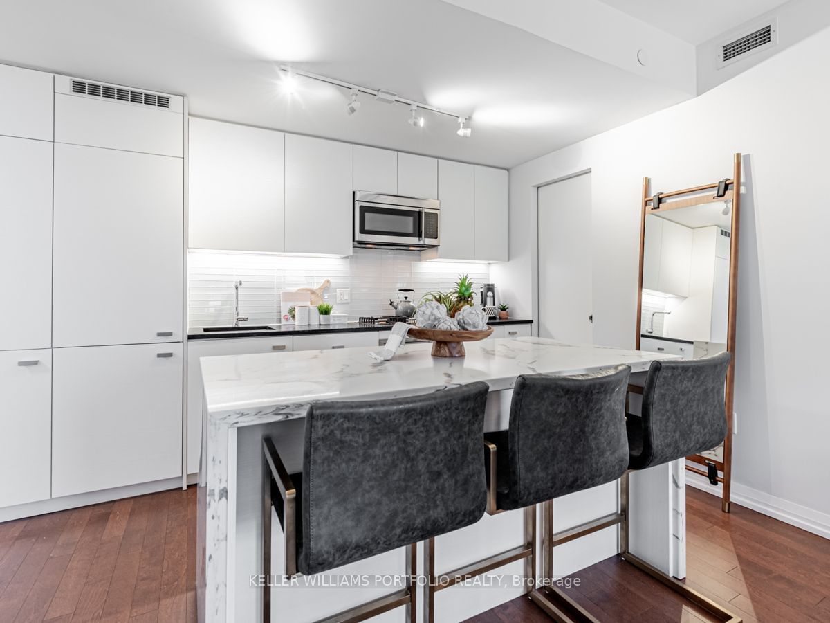 835 St. Clair Ave W, unit 601 for sale