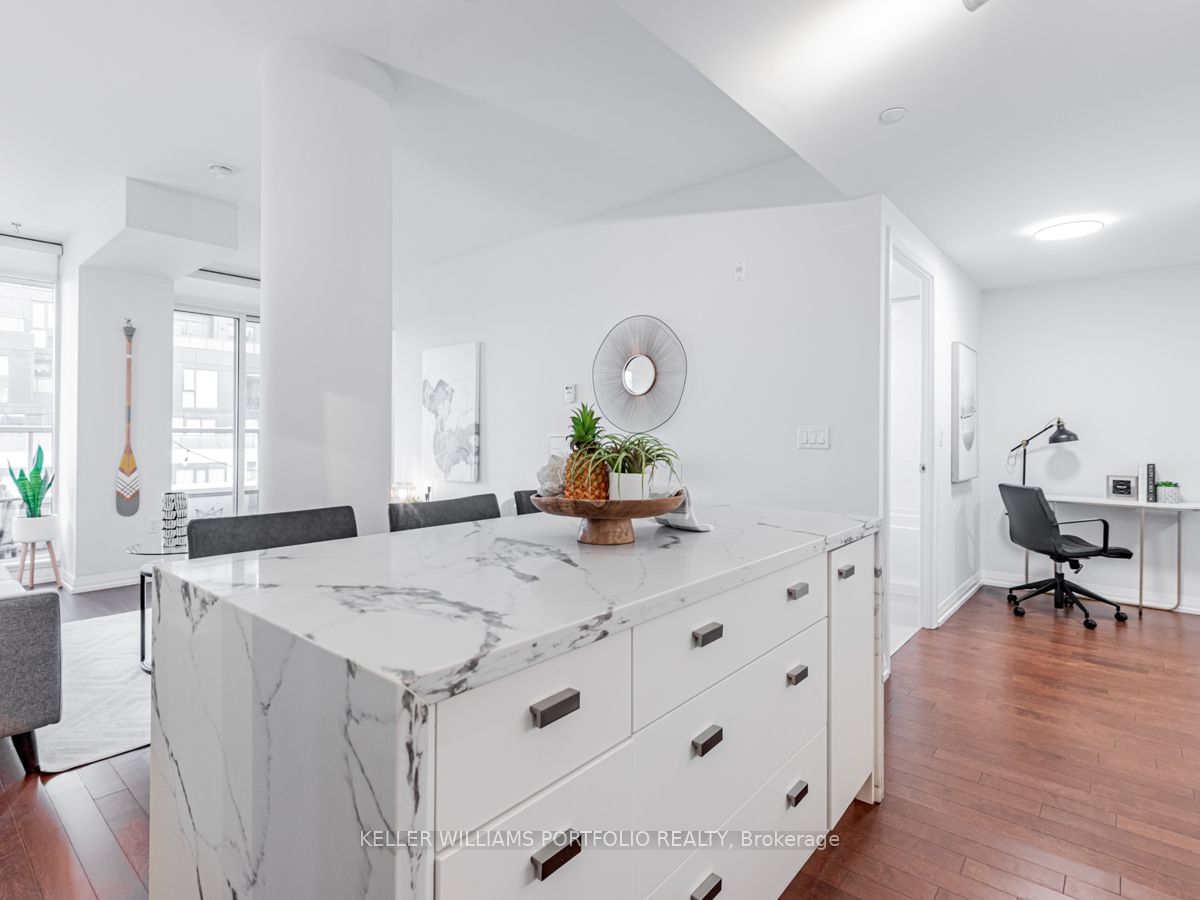 835 St. Clair Ave W, unit 601 for sale