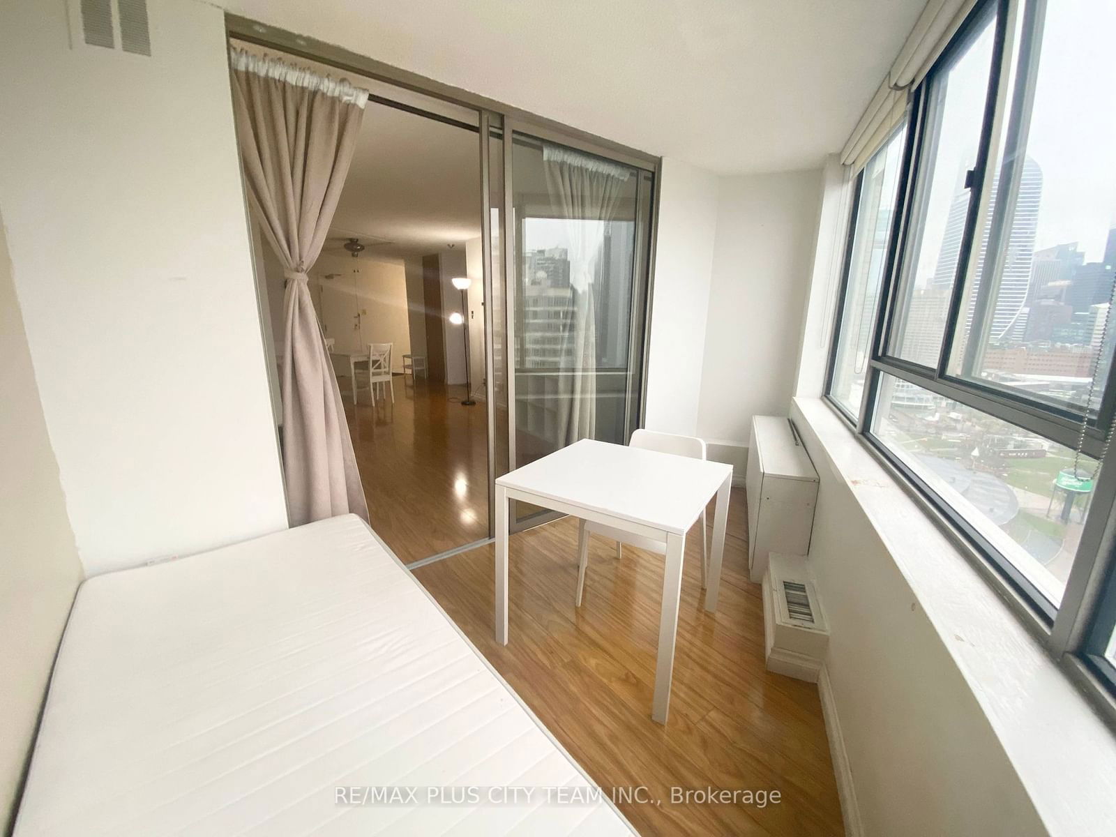 260 Queens Quay W, unit 2508 for rent