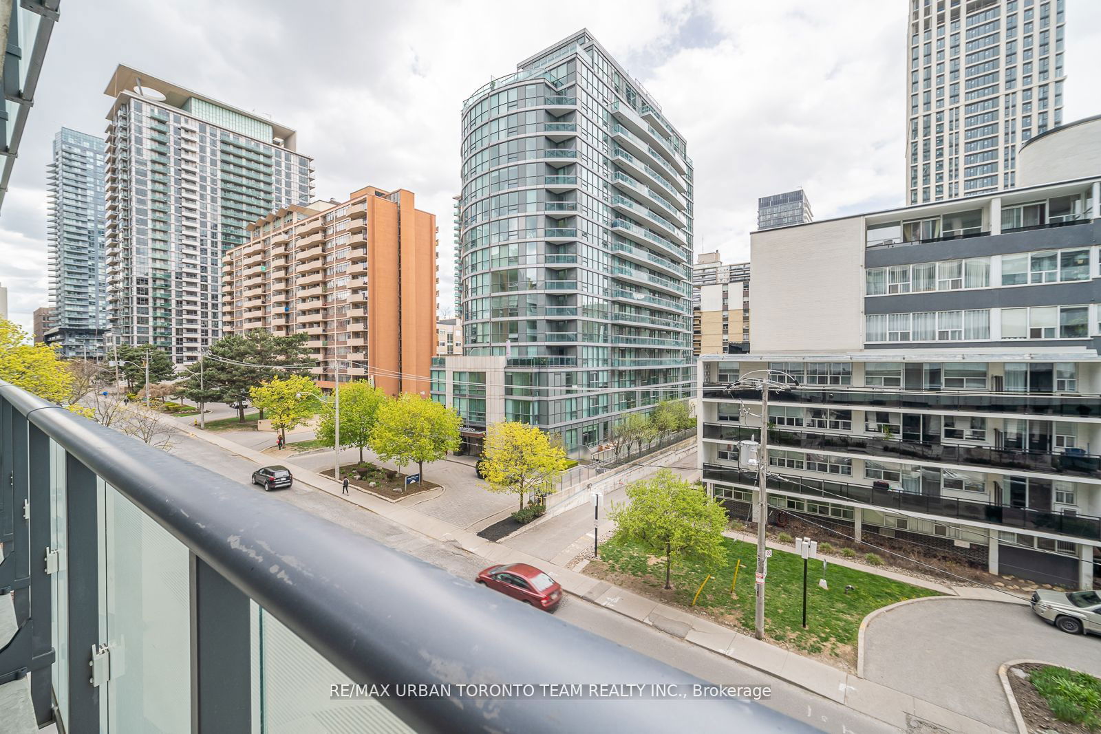 161 Roehampton Ave, unit 304 for rent