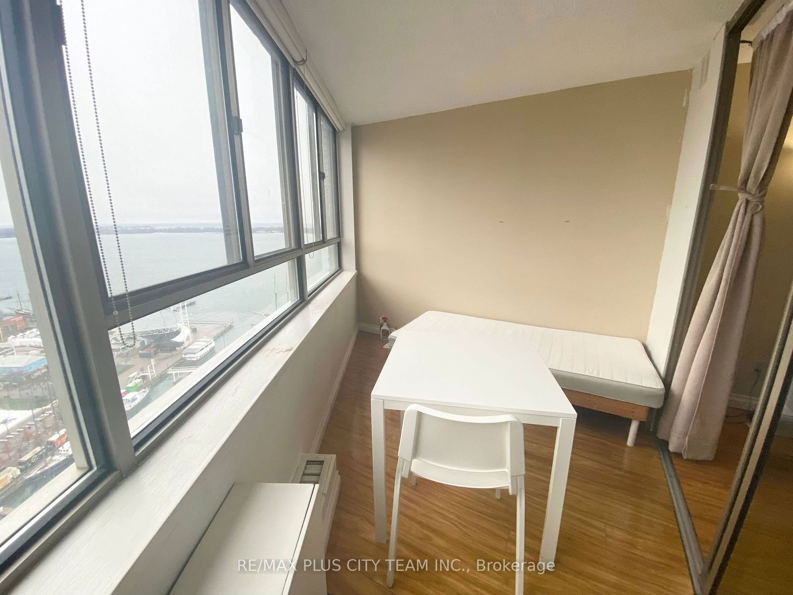 260 Queens Quay W, unit 2508 for rent