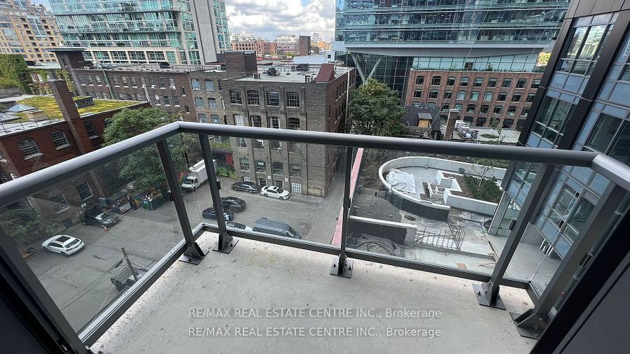 108 Peter St W, unit 725 for rent