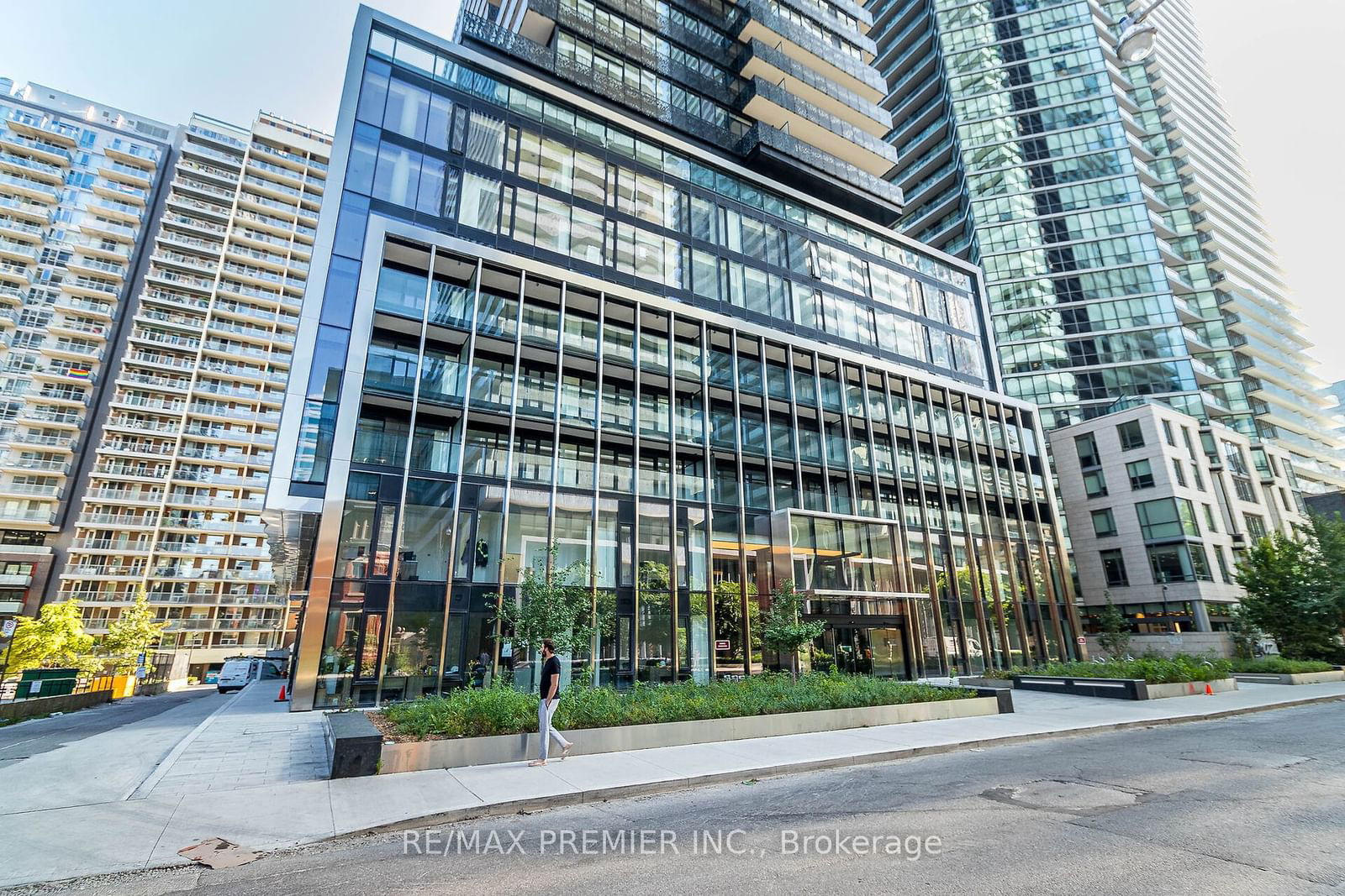 55 Charles St E, unit 3904 for sale