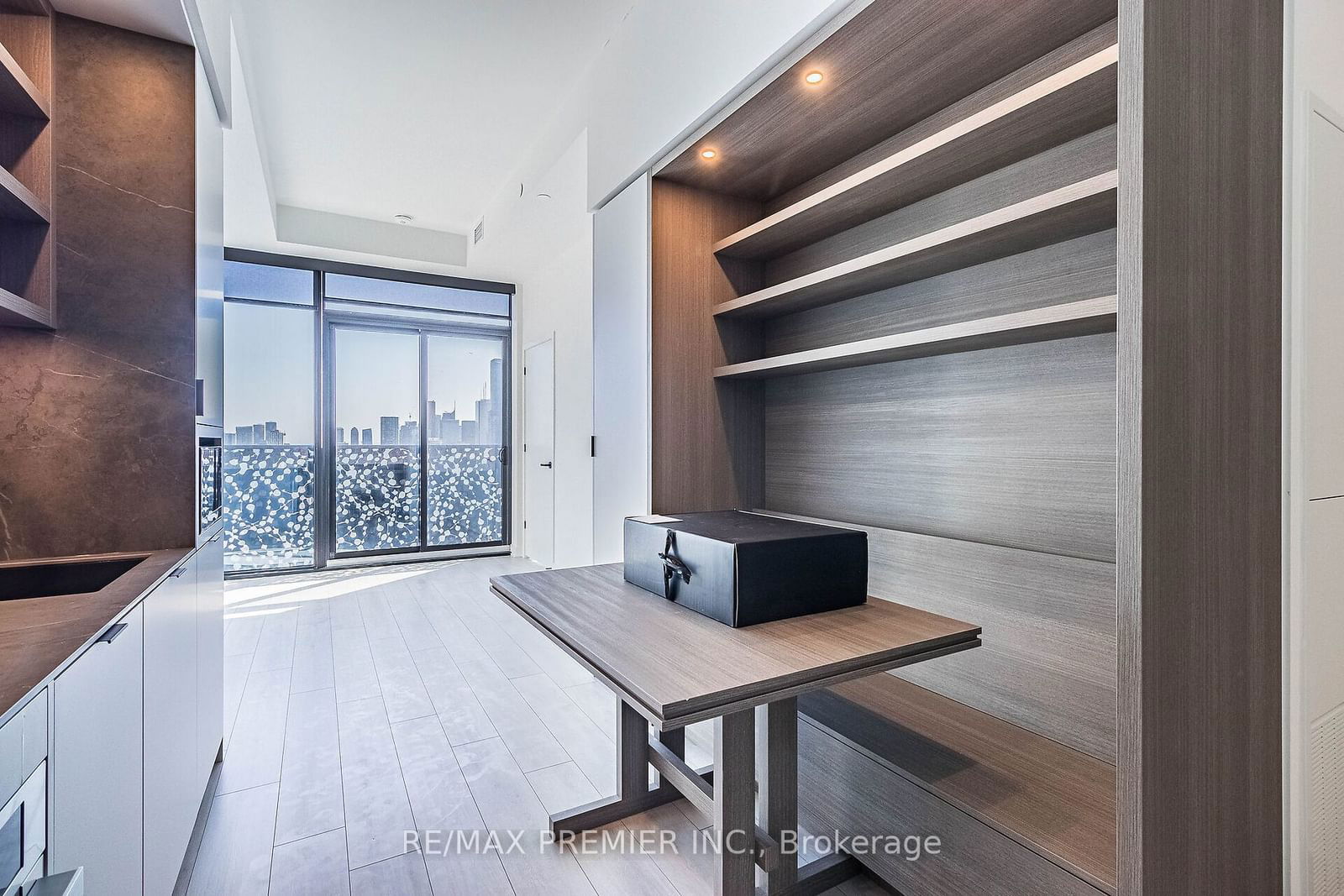 55 Charles St E, unit 3904 for sale