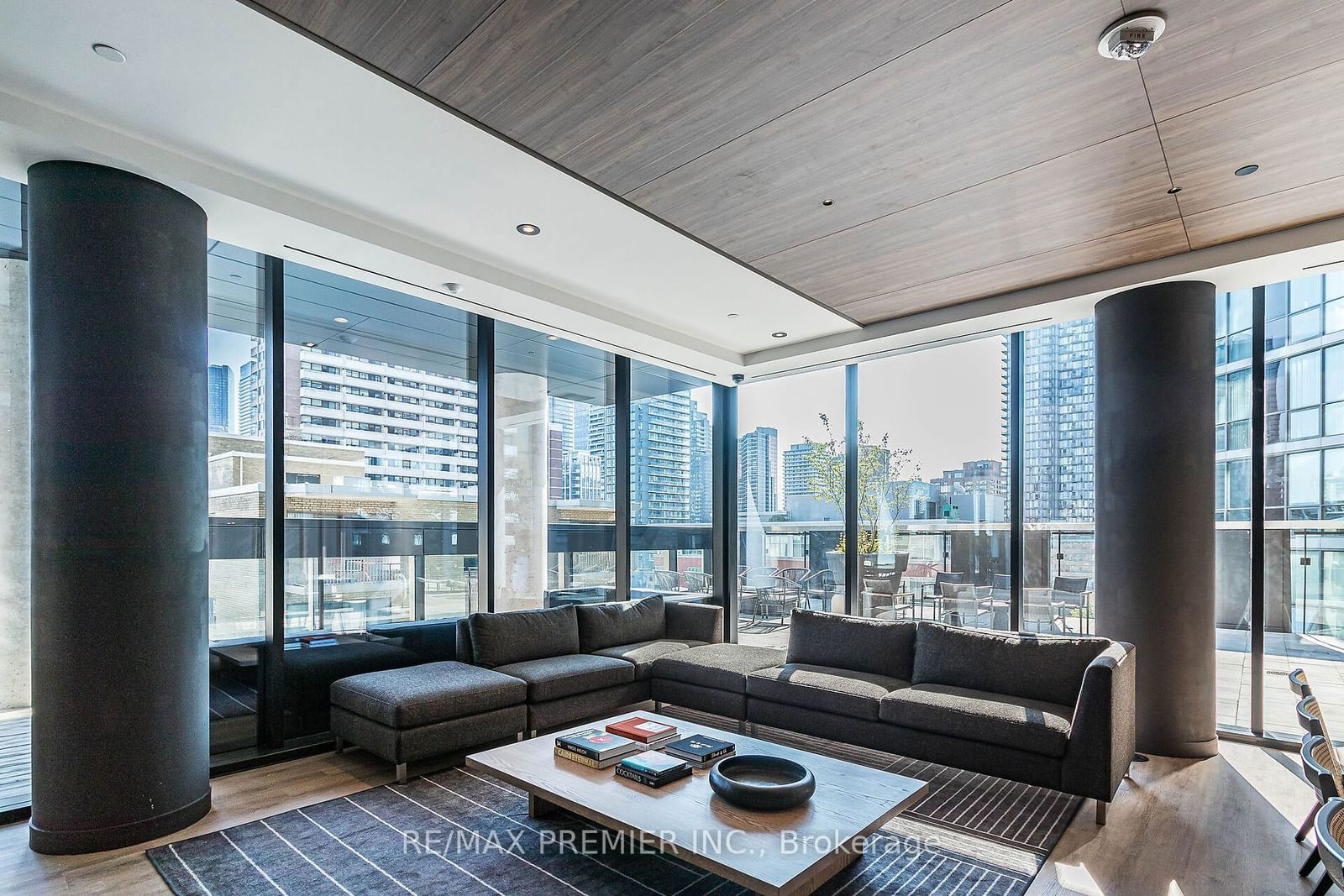 55 Charles St E, unit 3904 for sale