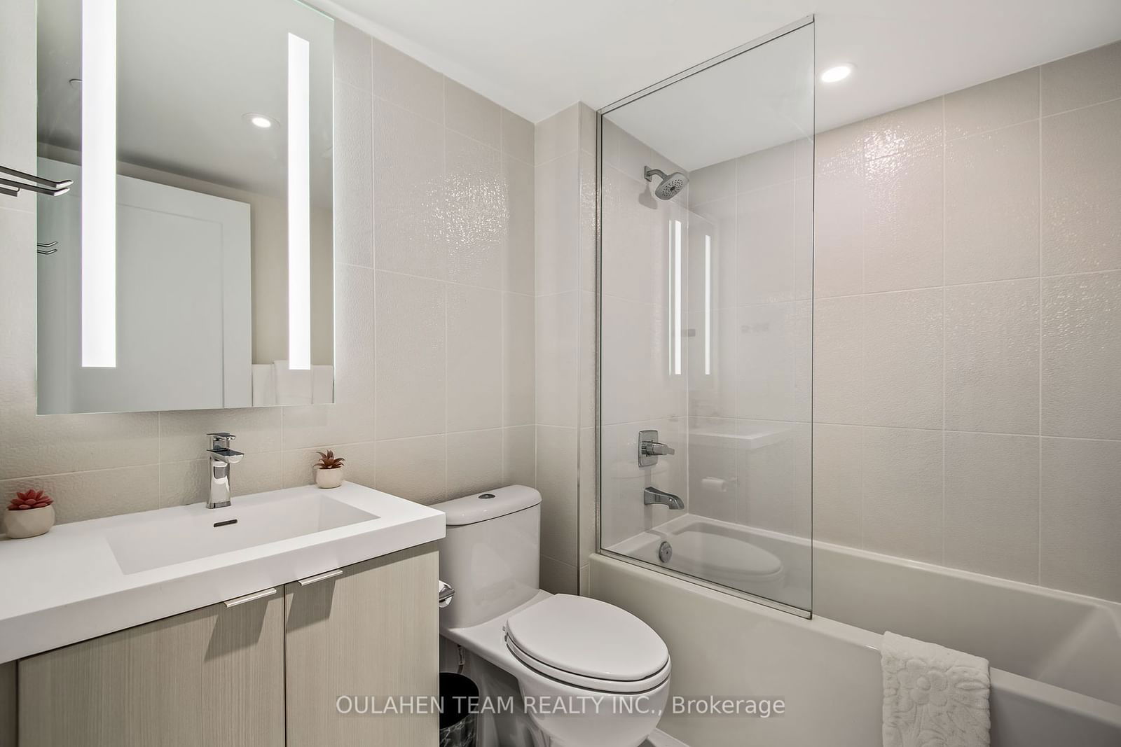 575 Bloor St E, unit 1704 for sale