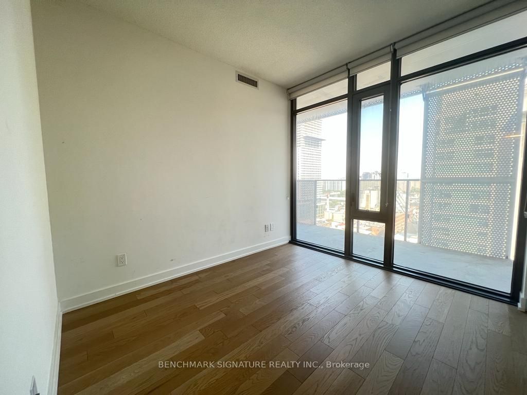 25 Richmond St E, unit 1703 for rent