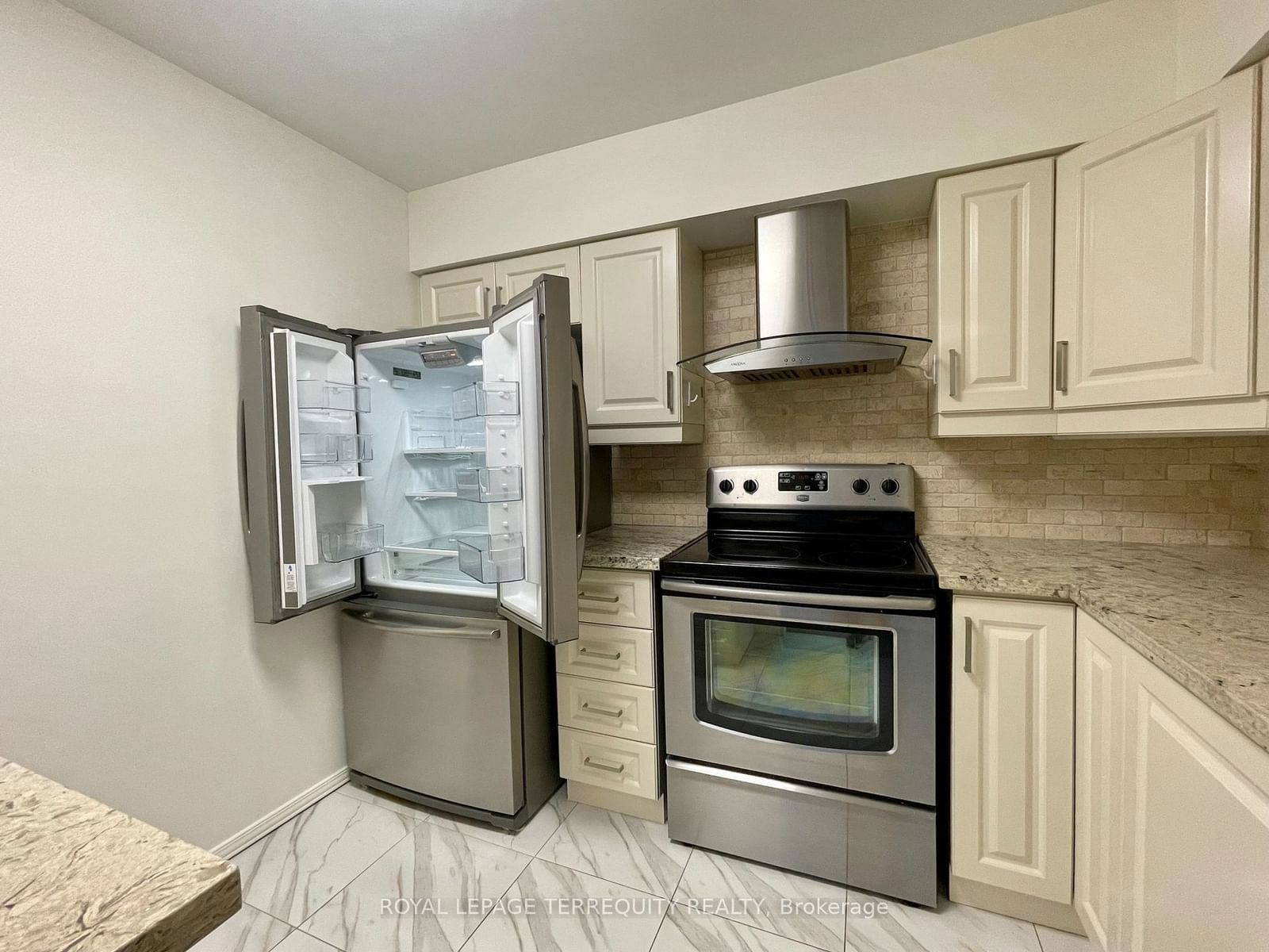 30 Greenfield Ave, unit 1105 for sale