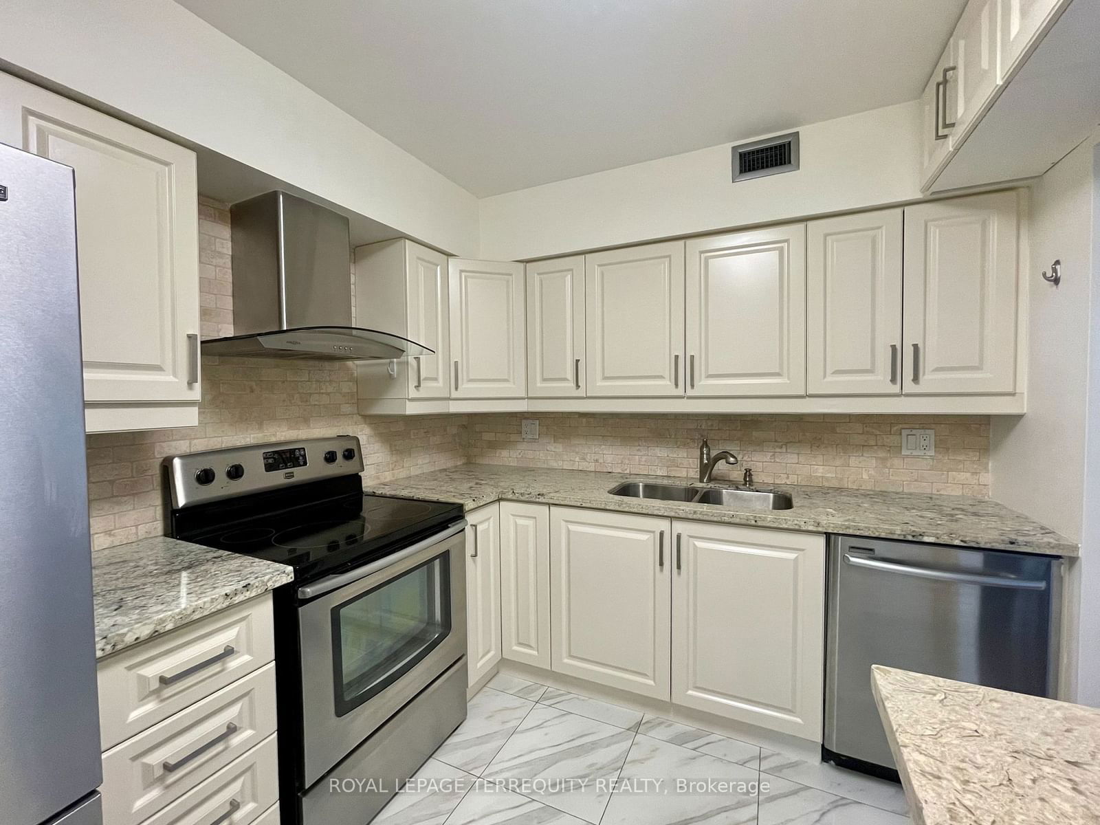 30 Greenfield Ave, unit 1105 for sale