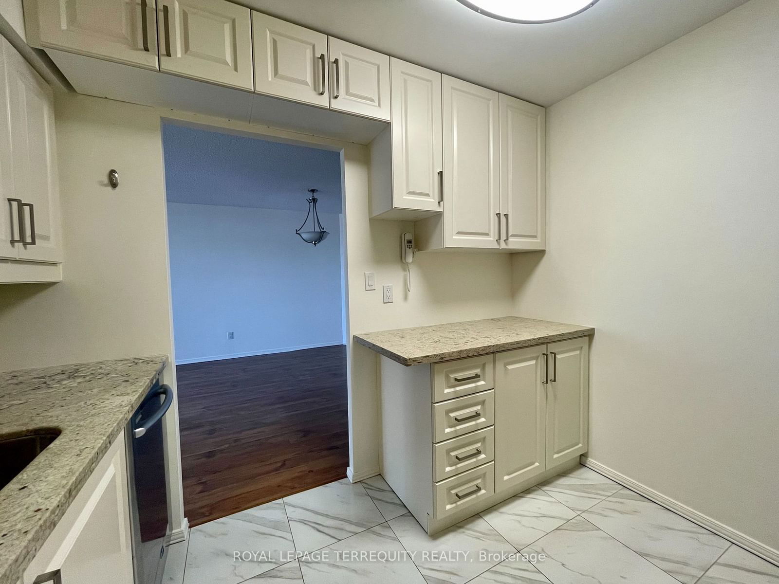 30 Greenfield Ave, unit 1105 for sale