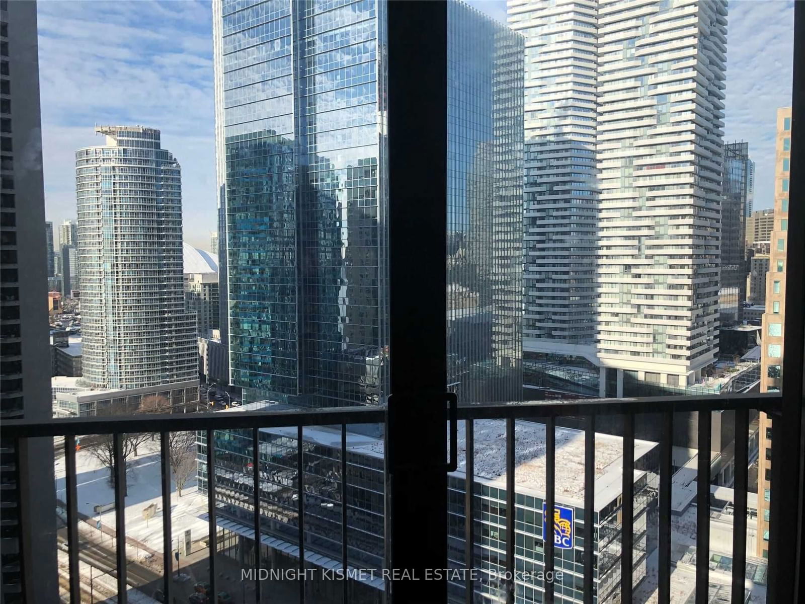 33 Harbour Sq, unit 2422 for rent