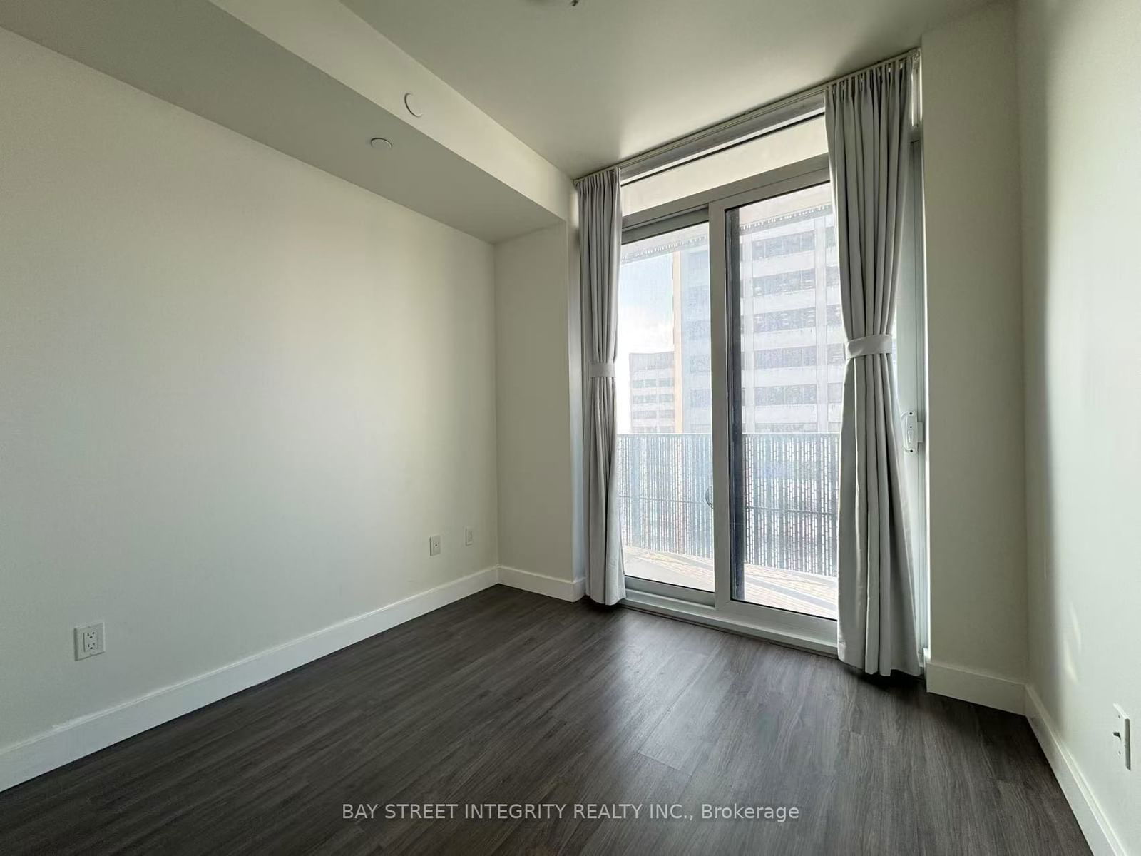 8 Eglinton Ave E, unit 2105 for sale