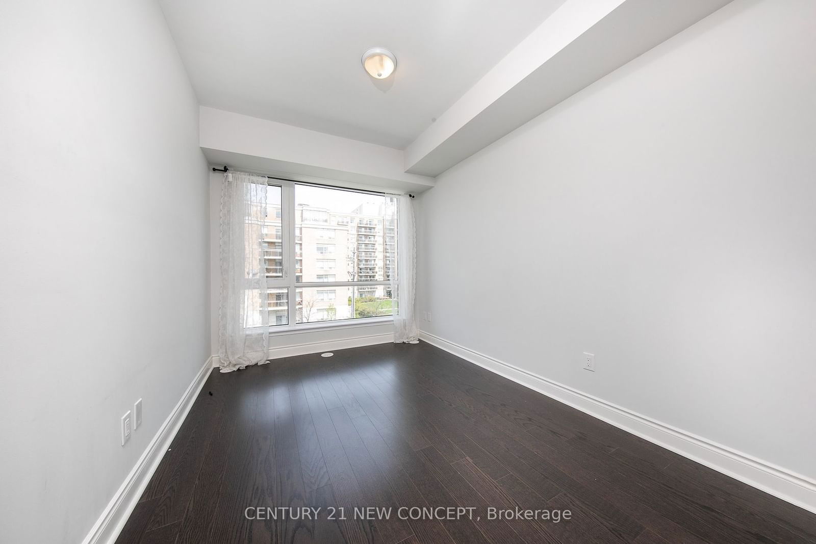 639 Lawrence Ave, unit 320 for rent