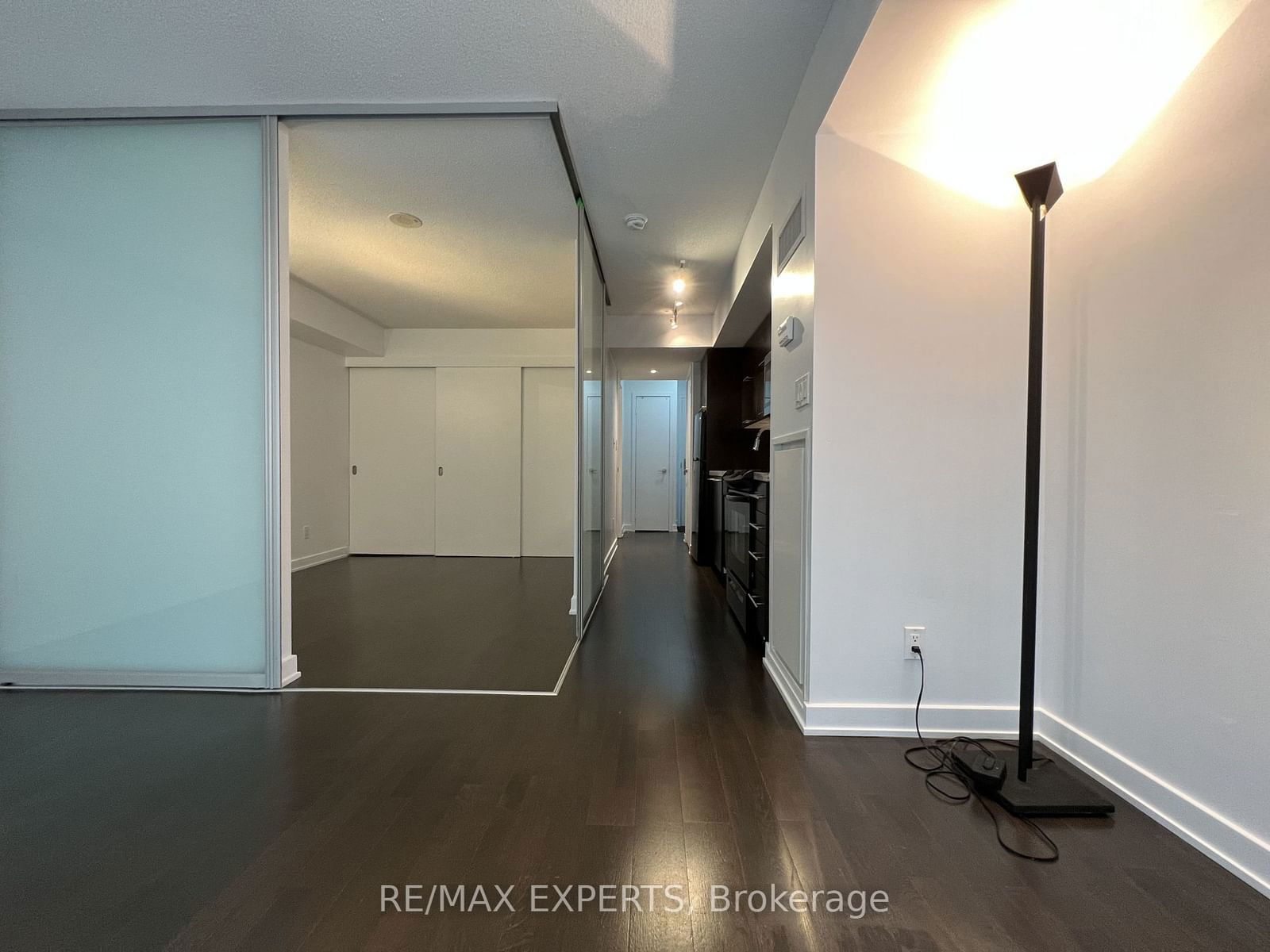 126 Simcoe St, unit 302 for rent