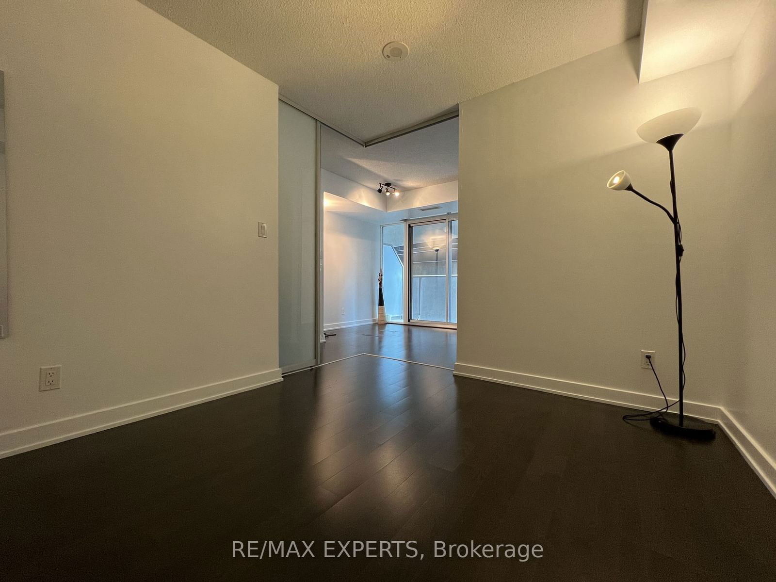 126 Simcoe St, unit 302 for rent