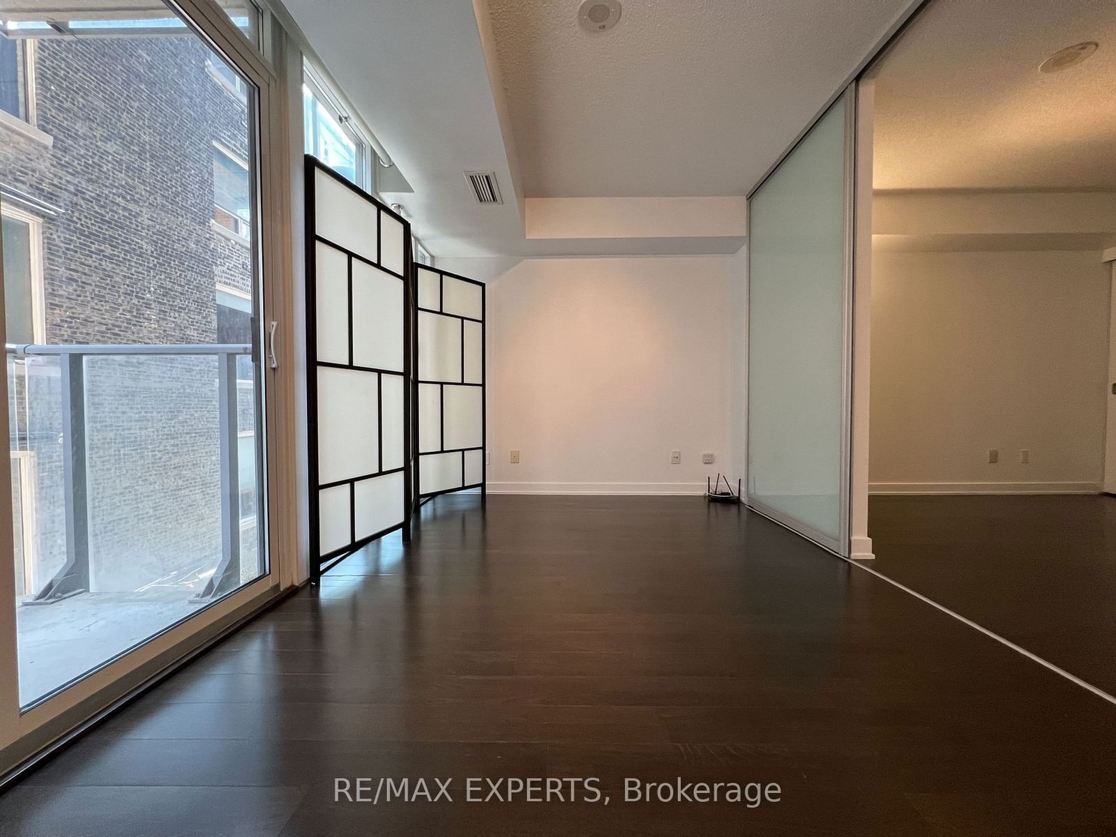 126 Simcoe St, unit 302 for rent