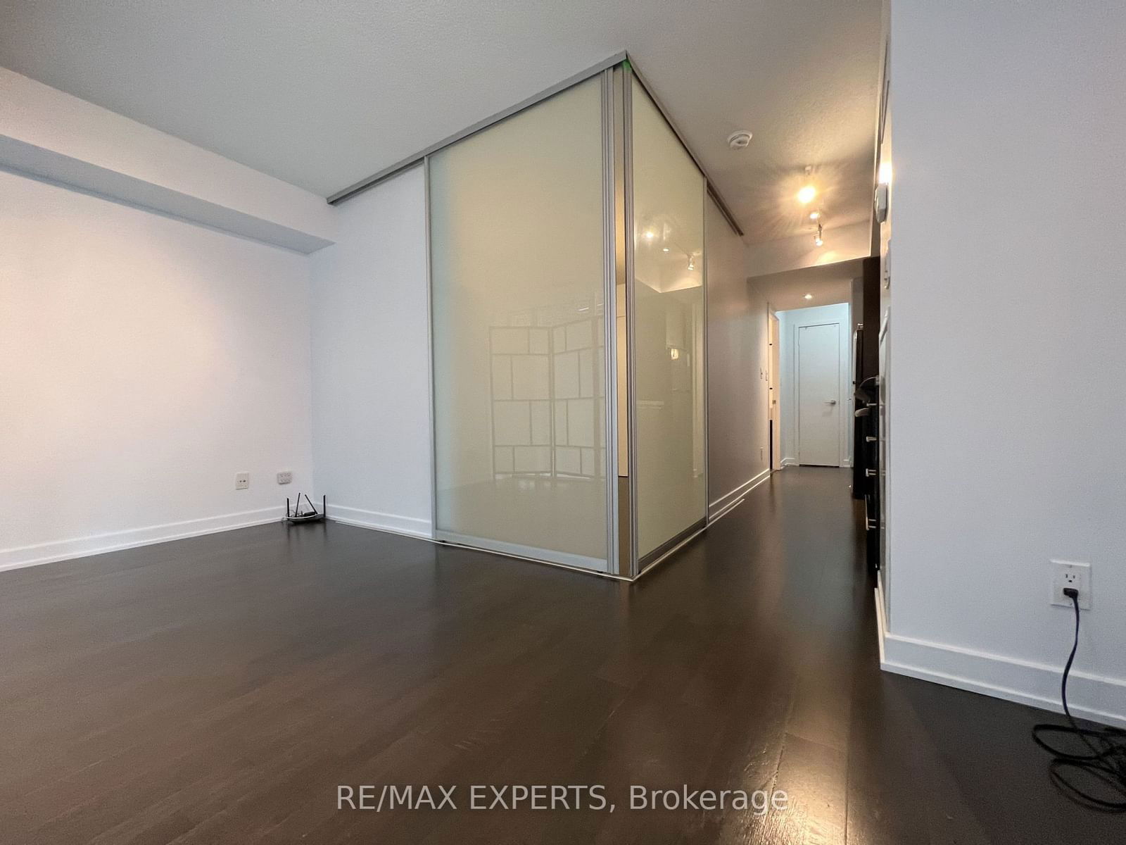 126 Simcoe St, unit 302 for rent