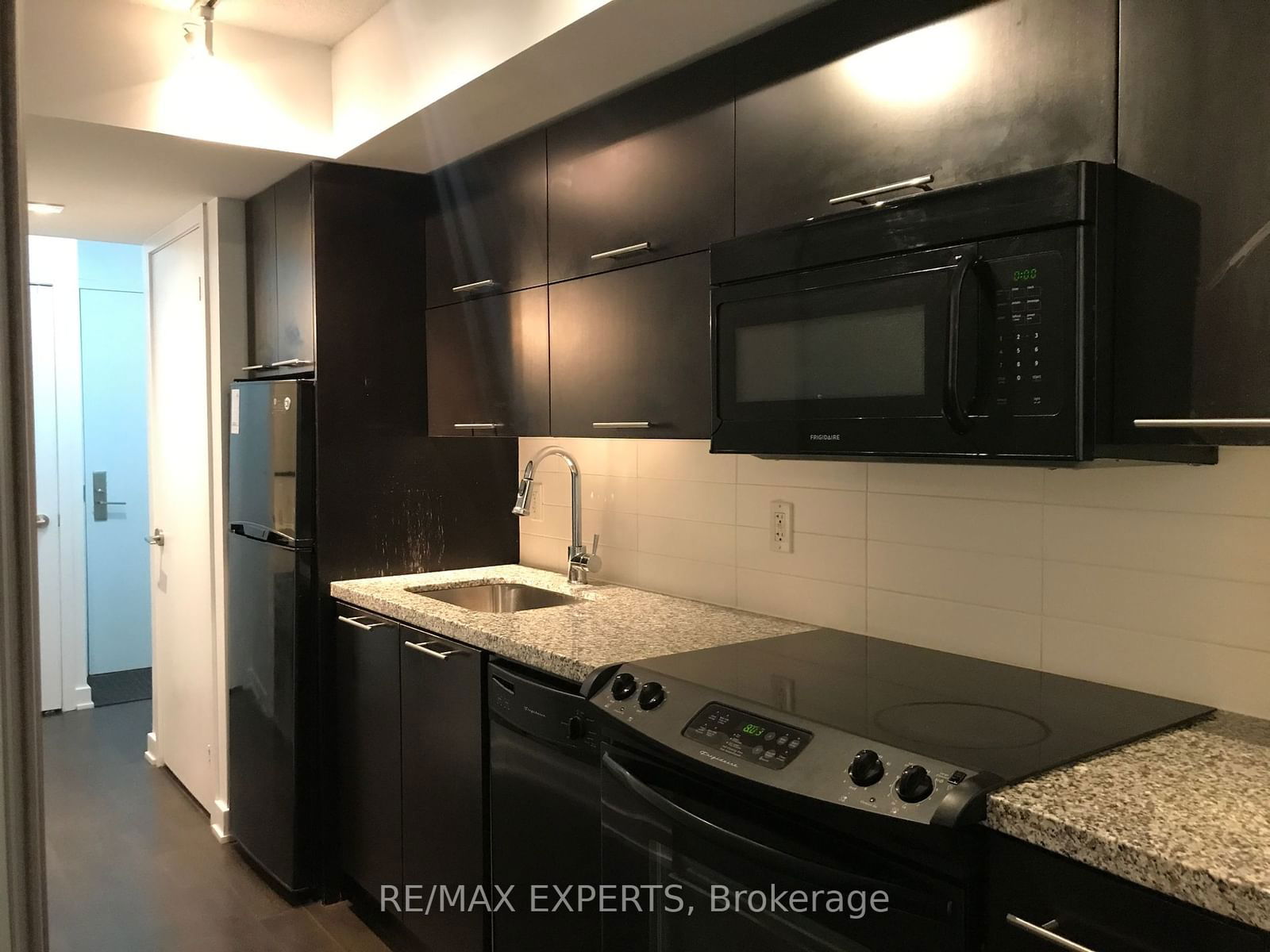 126 Simcoe St, unit 302 for rent