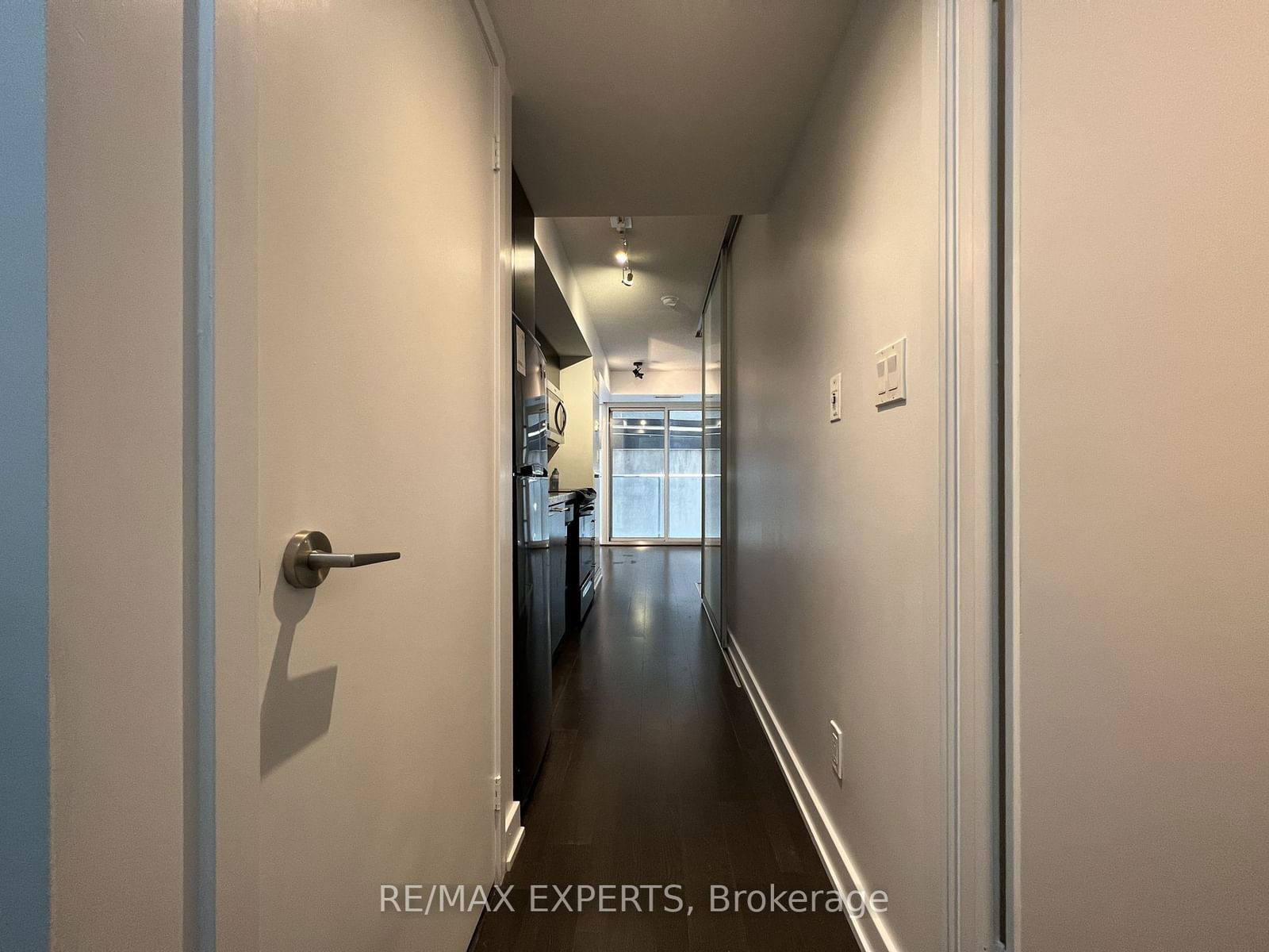 126 Simcoe St, unit 302 for rent