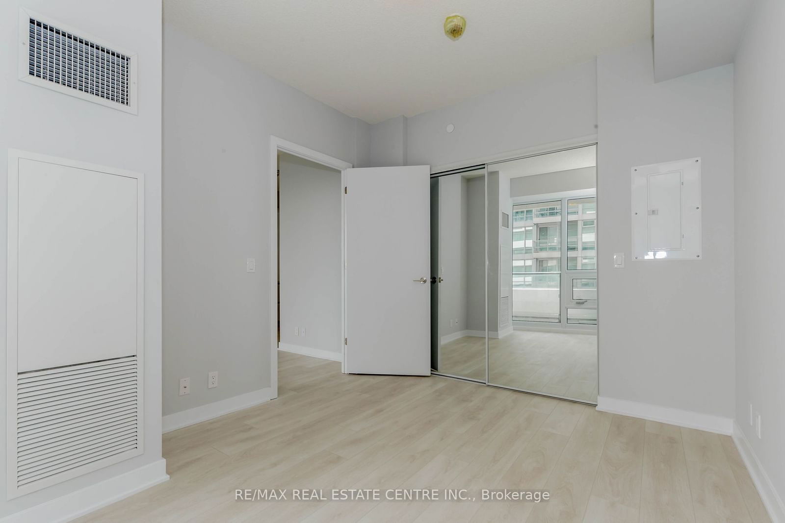 2221 Yonge St, unit 3506 for rent