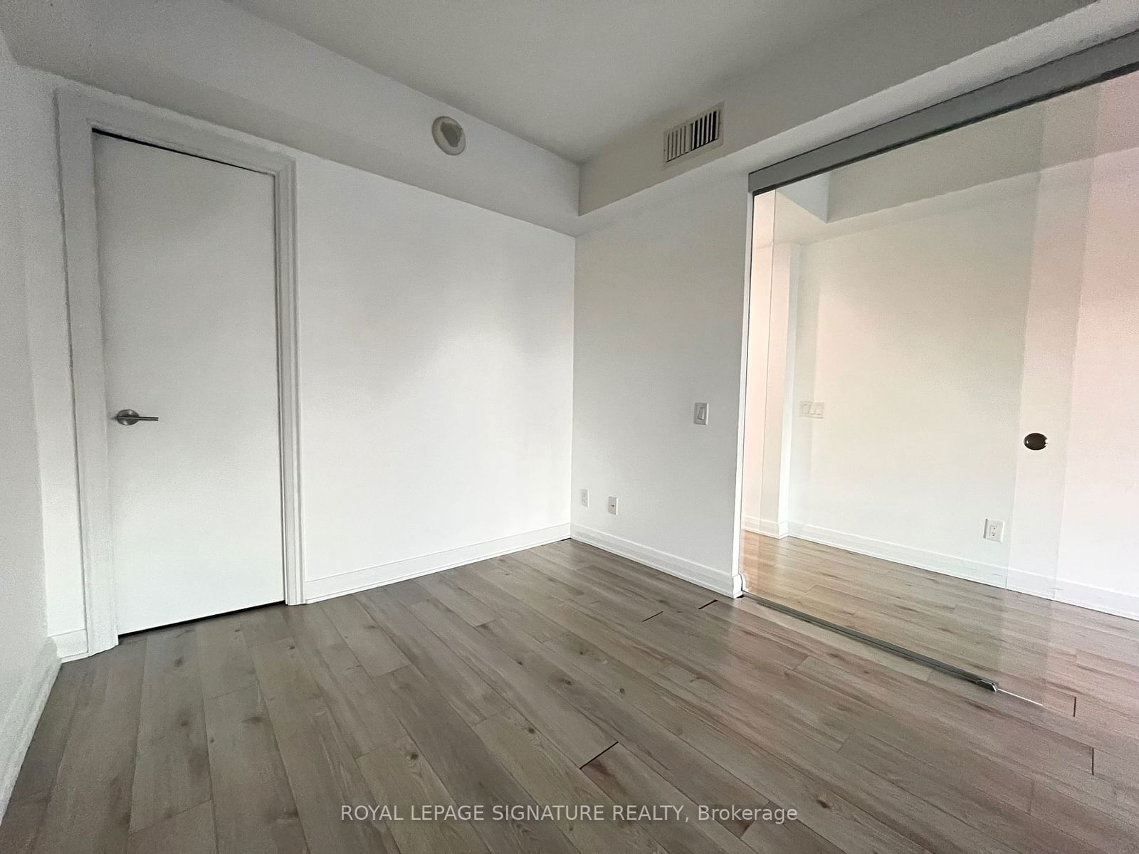 155 Yorkville Ave, unit 520 for rent