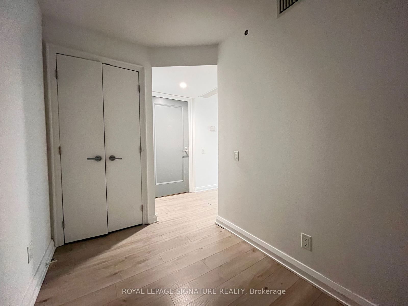 155 Yorkville Ave, unit 520 for rent