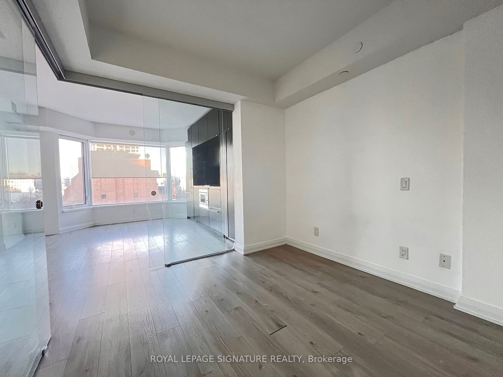 155 Yorkville Ave, unit 520 for rent