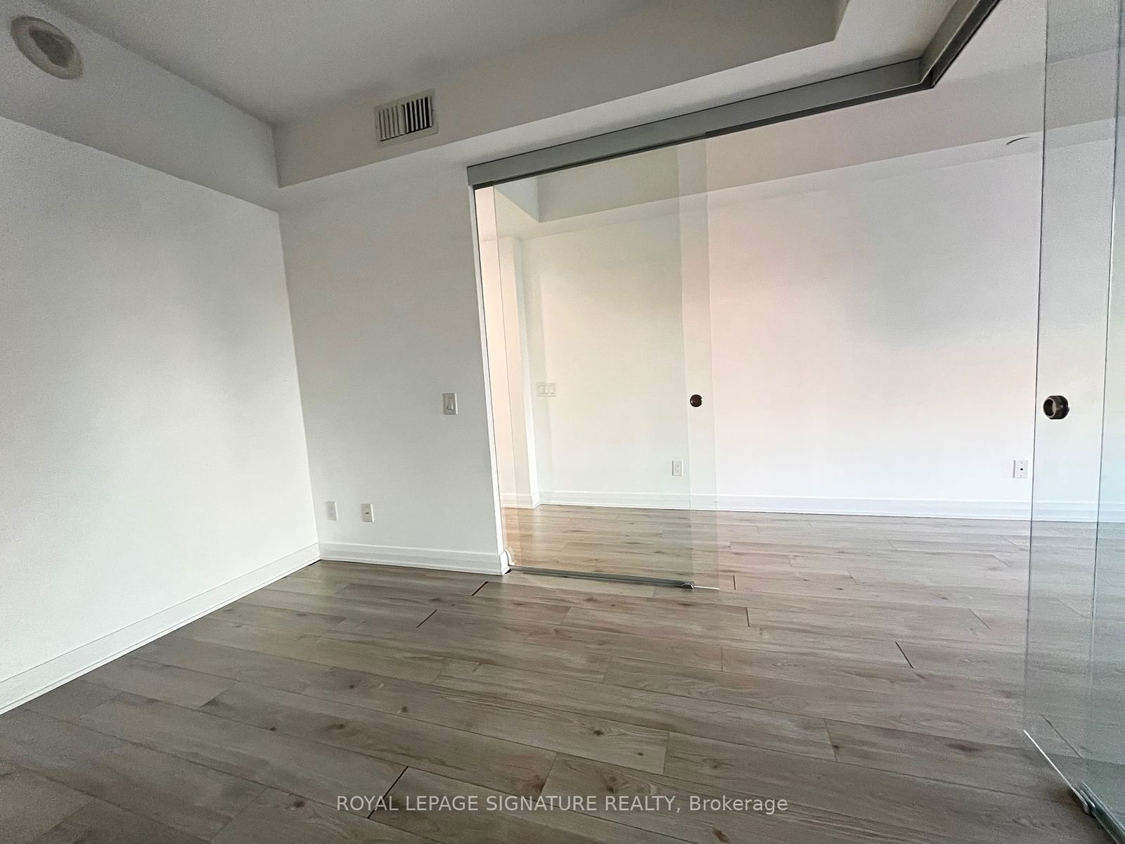 155 Yorkville Ave, unit 520 for rent