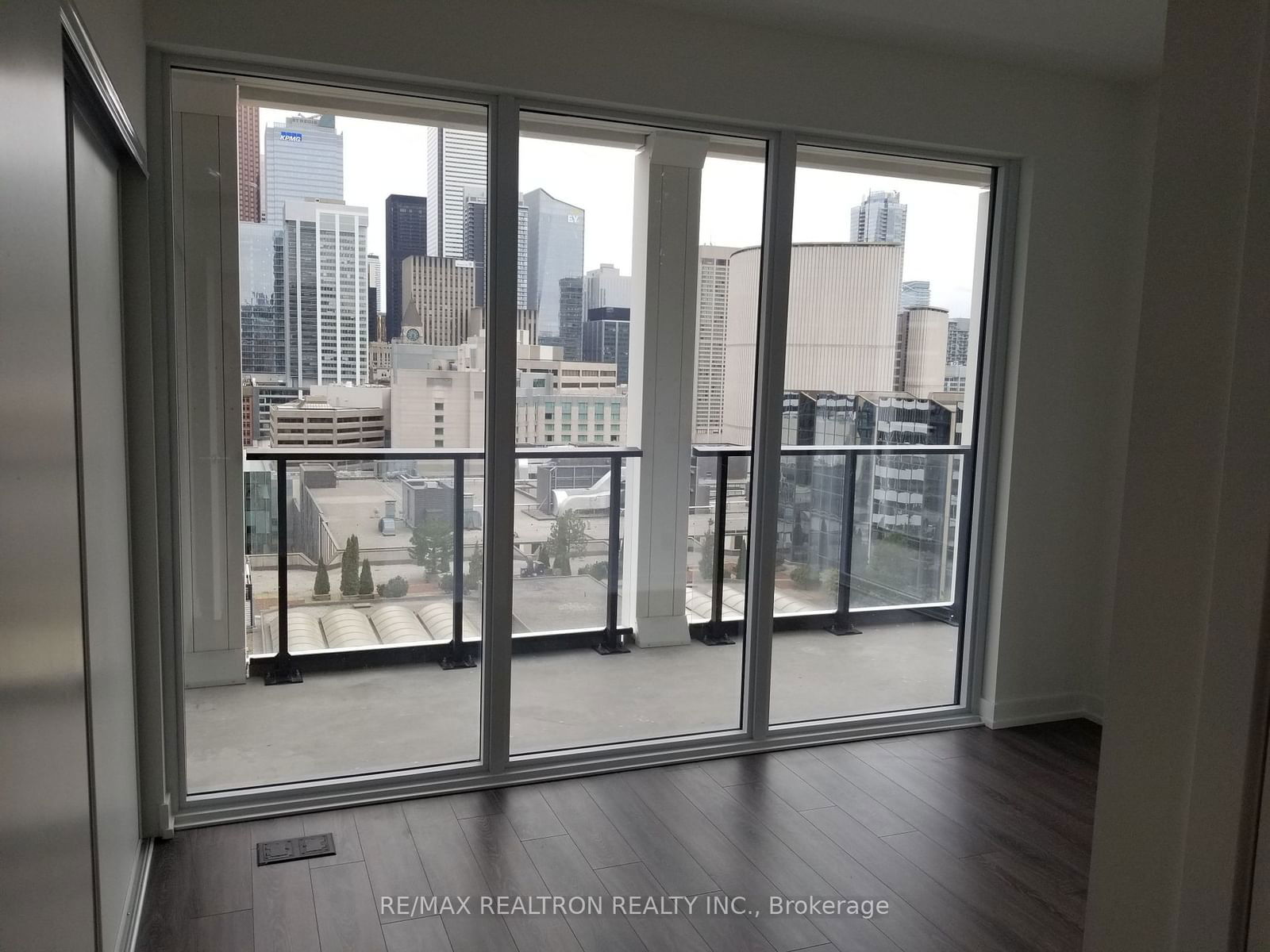 20 Edward St, unit 1510 for sale