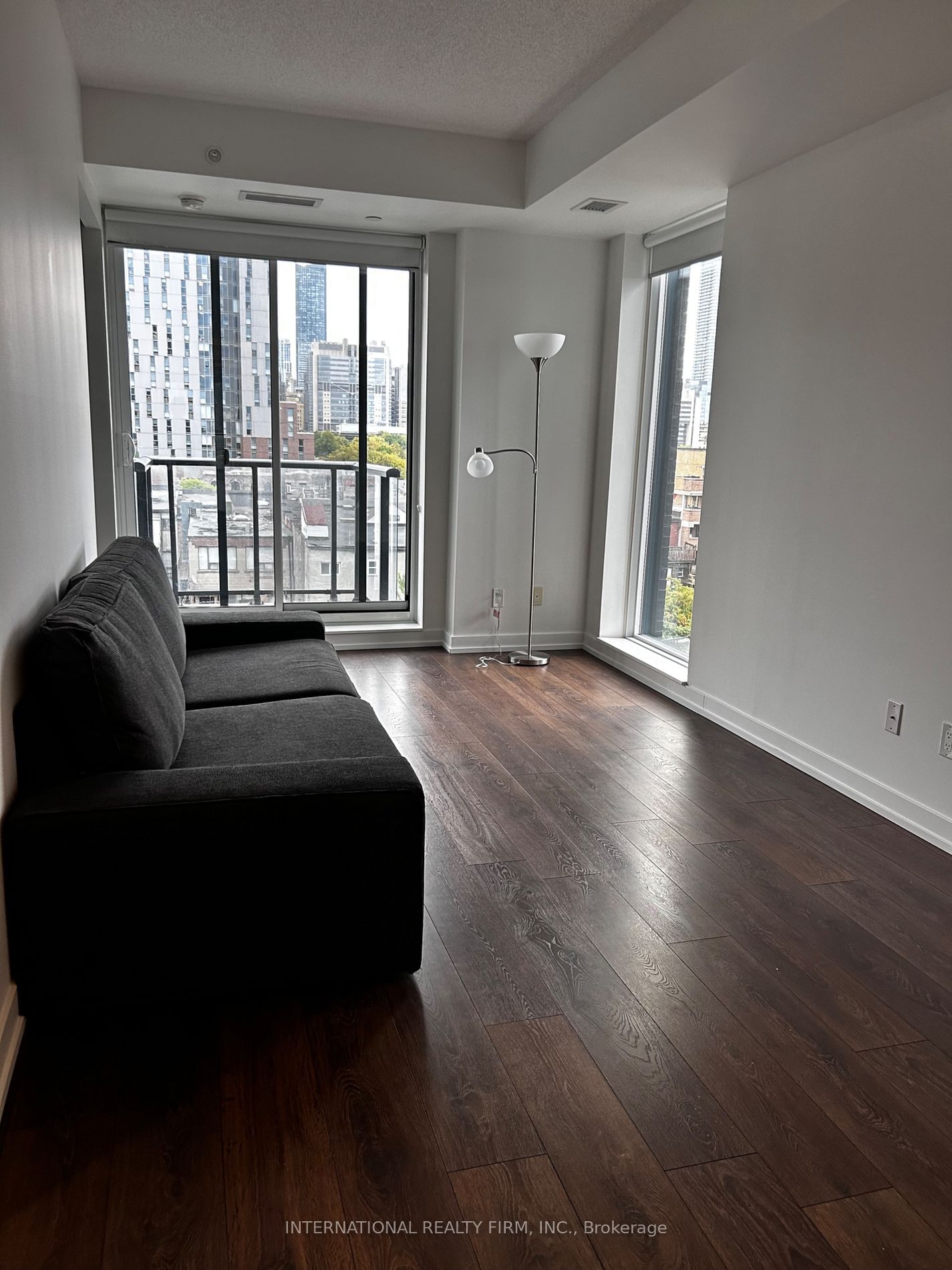 297 College St, unit 607 for rent