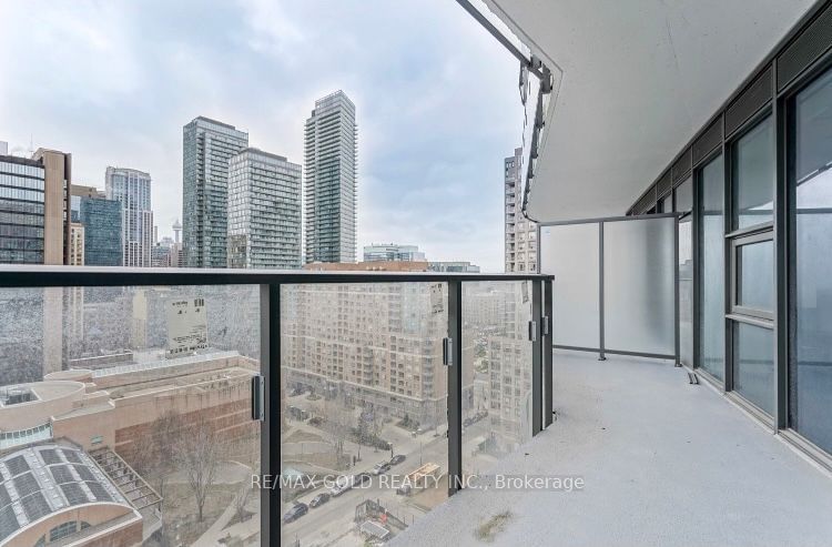 11 Wellesley St W, unit 1204 for rent