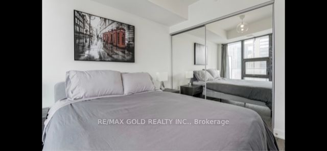 11 Wellesley St W, unit 1204 for rent