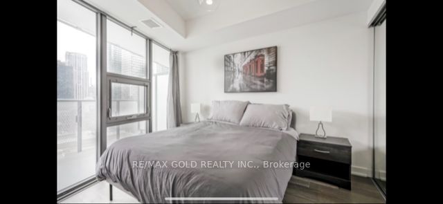 11 Wellesley St W, unit 1204 for rent