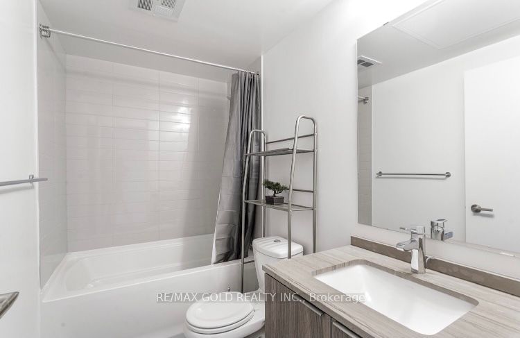 11 Wellesley St W, unit 1204 for rent