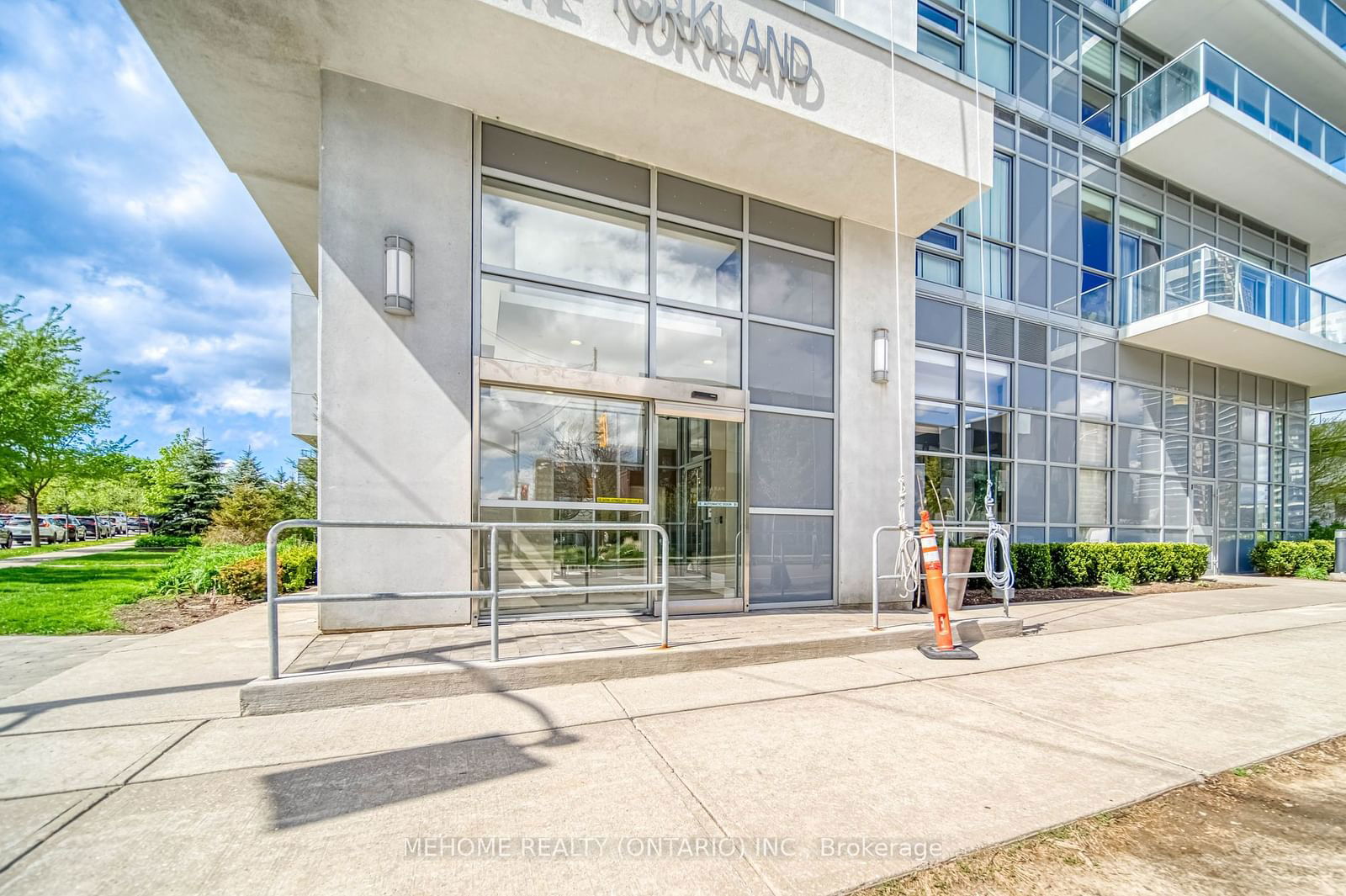 275 Yorkland Rd, unit 1904 for rent