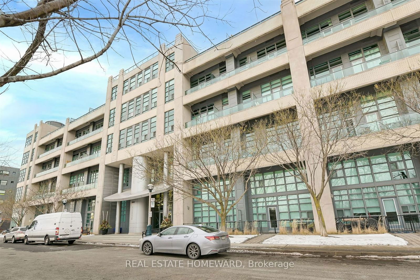 380 Macpherson Ave, unit 201 for rent