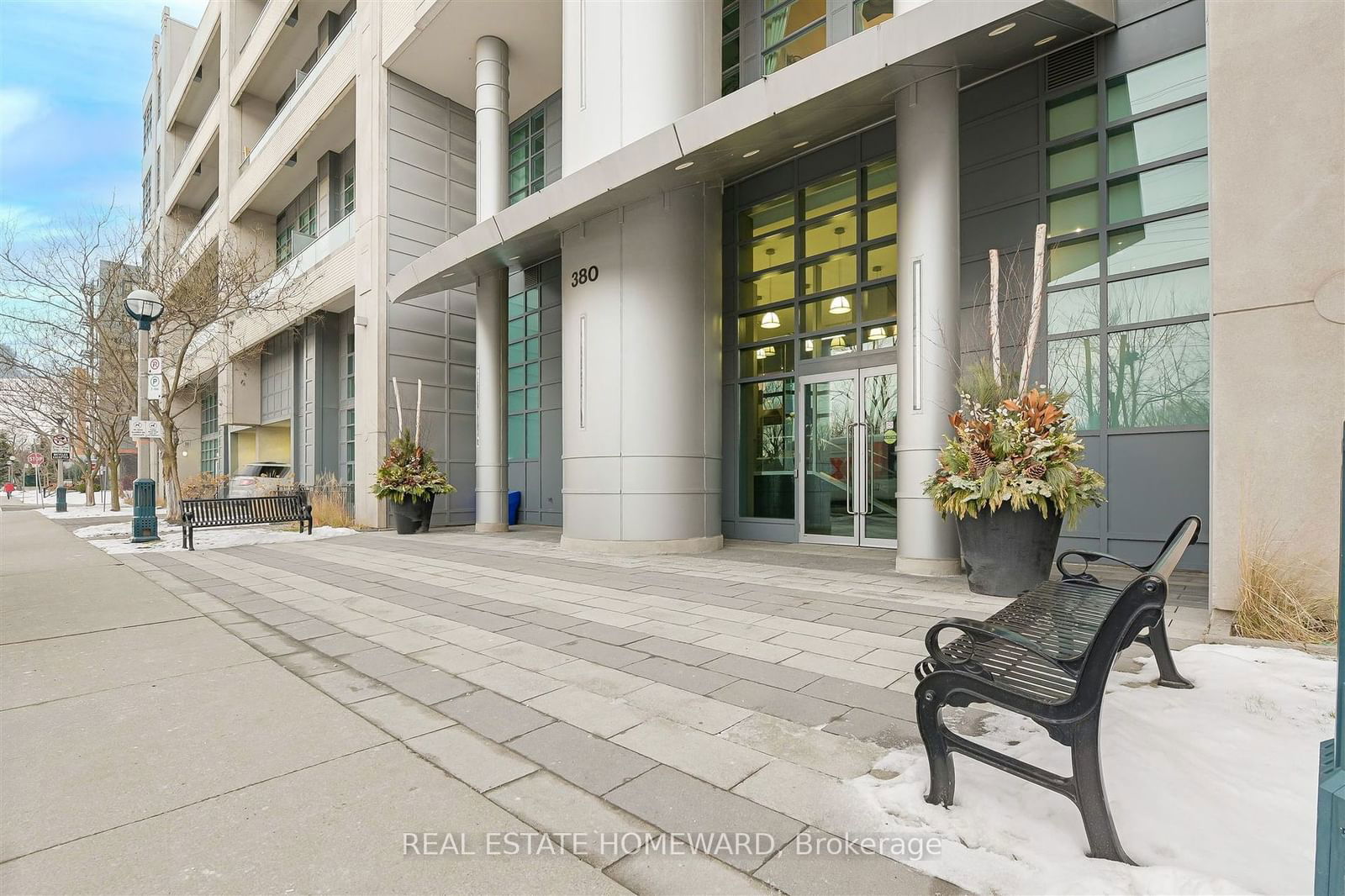 380 Macpherson Ave, unit 201 for rent