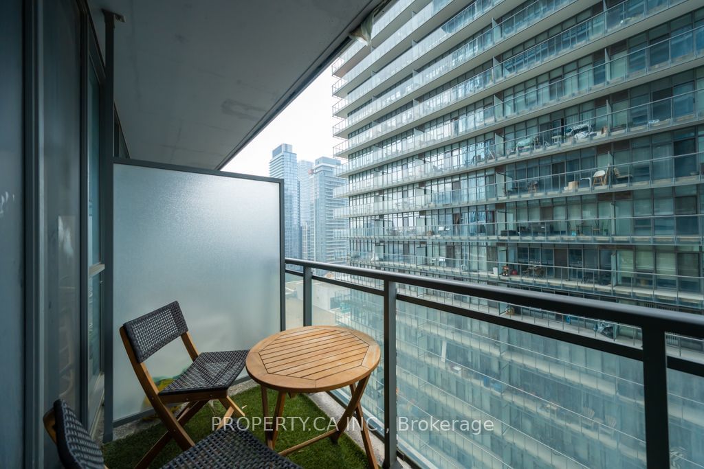 45 Charles St E, unit 1906 for rent