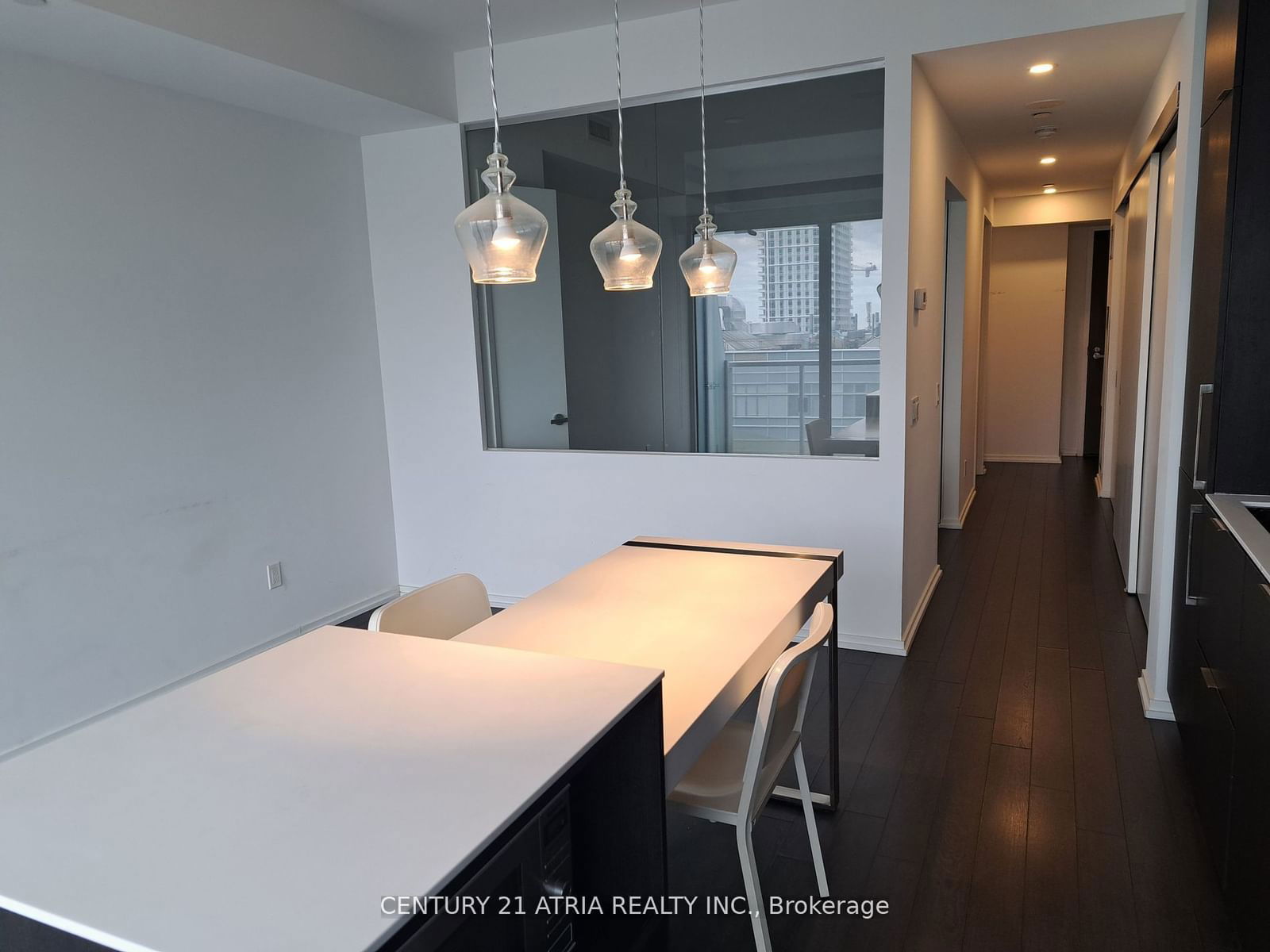 197 Yonge St, unit 2004 for rent