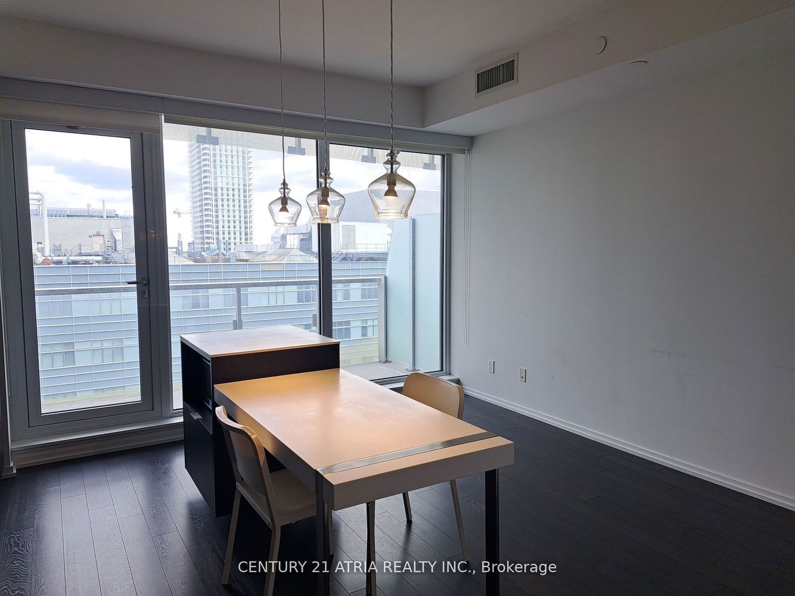 197 Yonge St, unit 2004 for rent