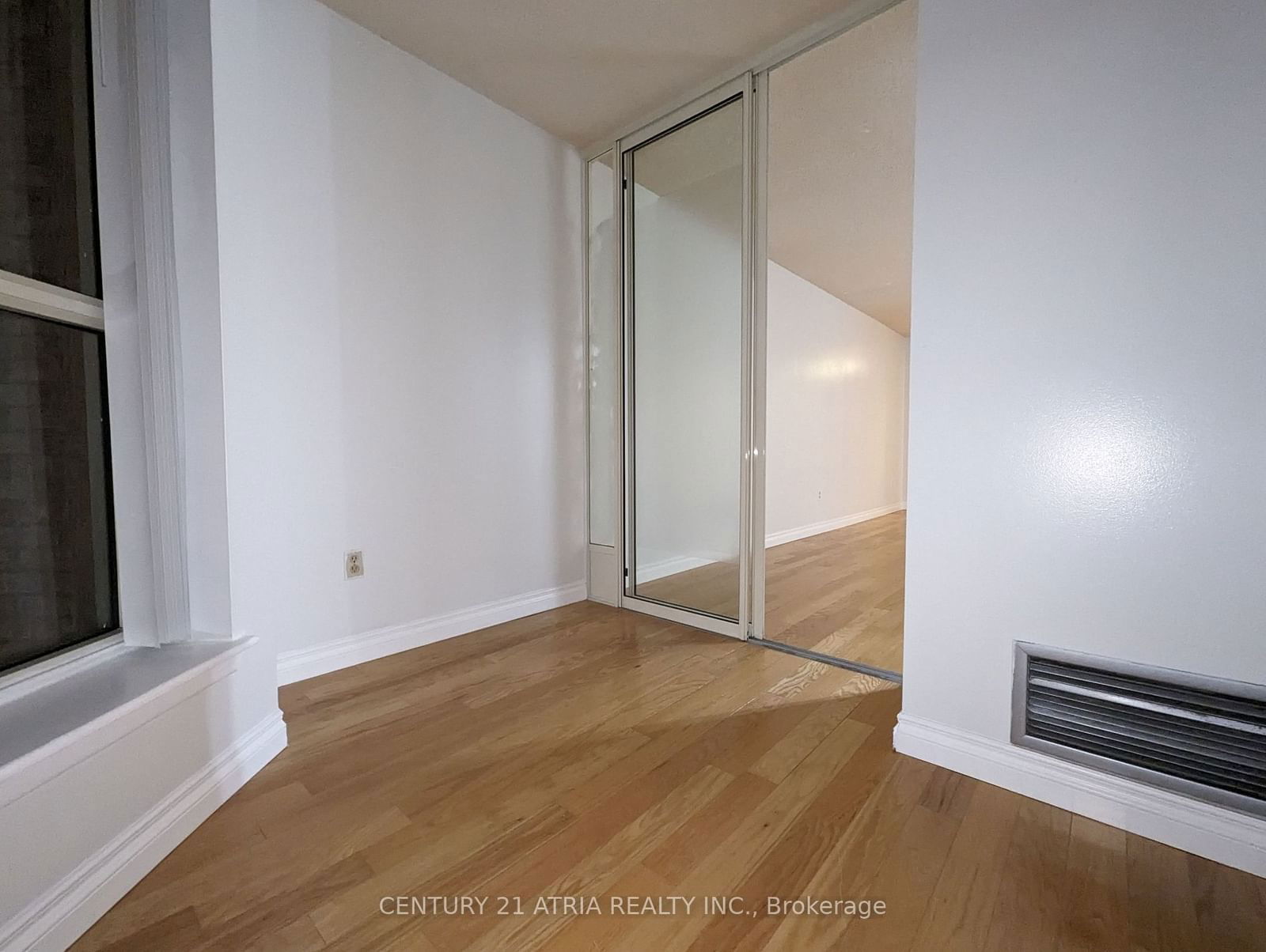 44 St Joseph St, unit 609 for rent