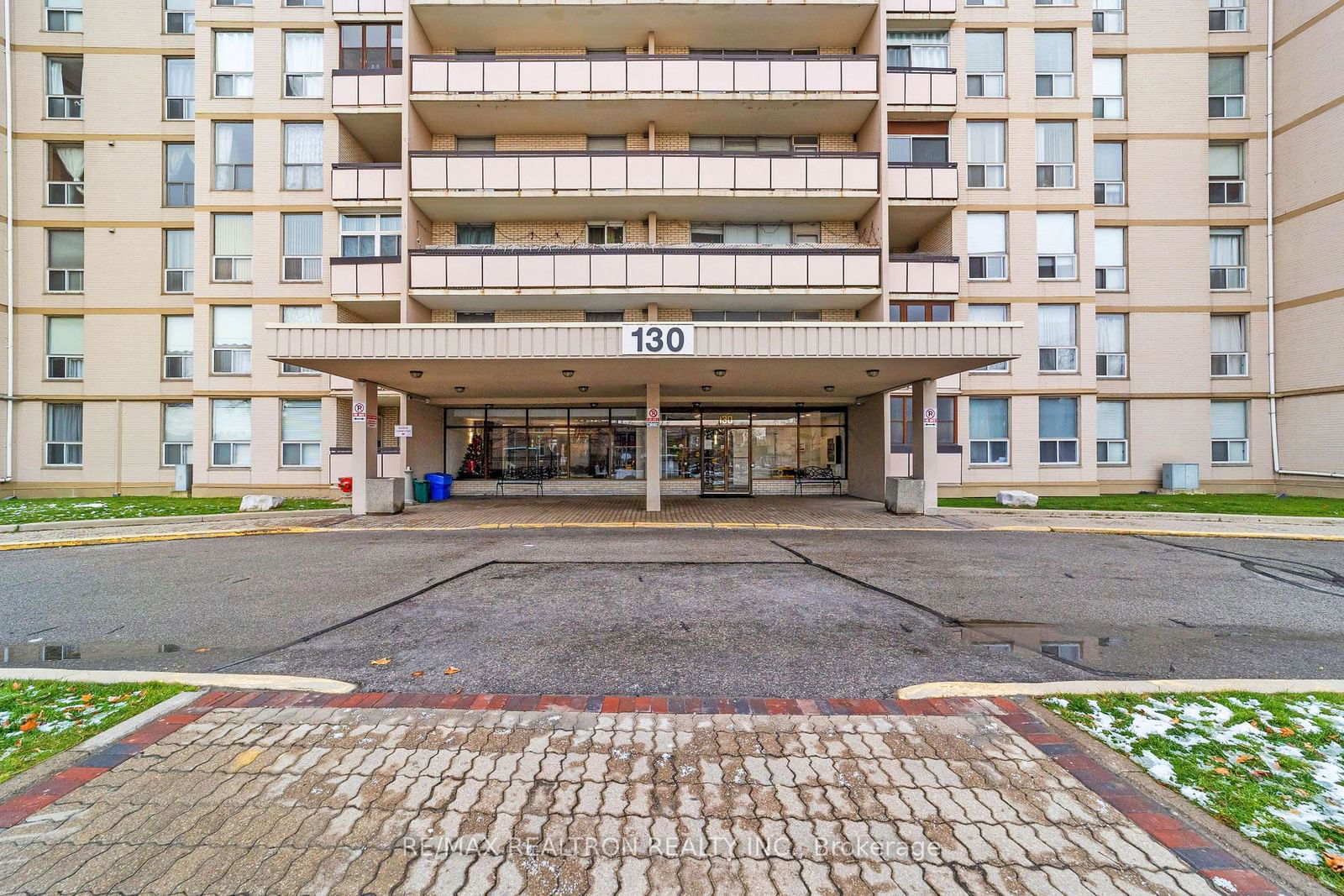 130 Neptune Dr, unit 702 for rent