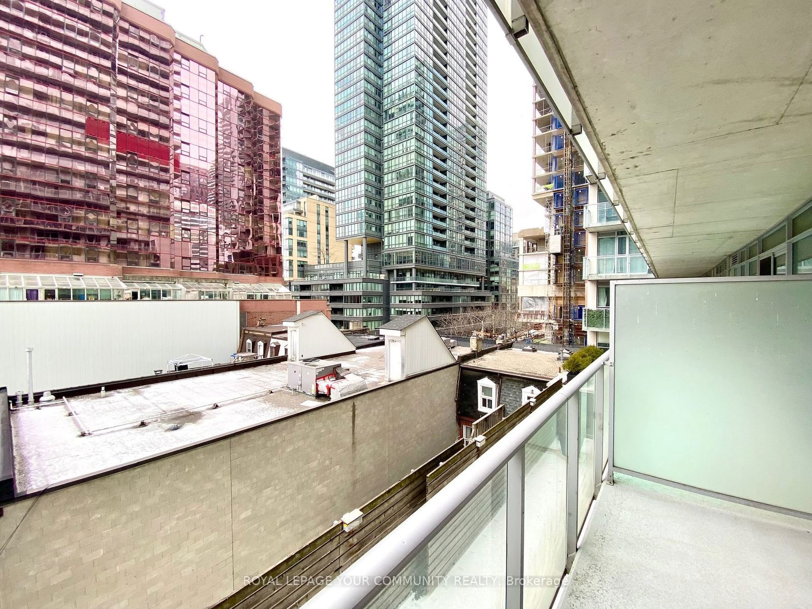 375 King St W, unit 402 for rent