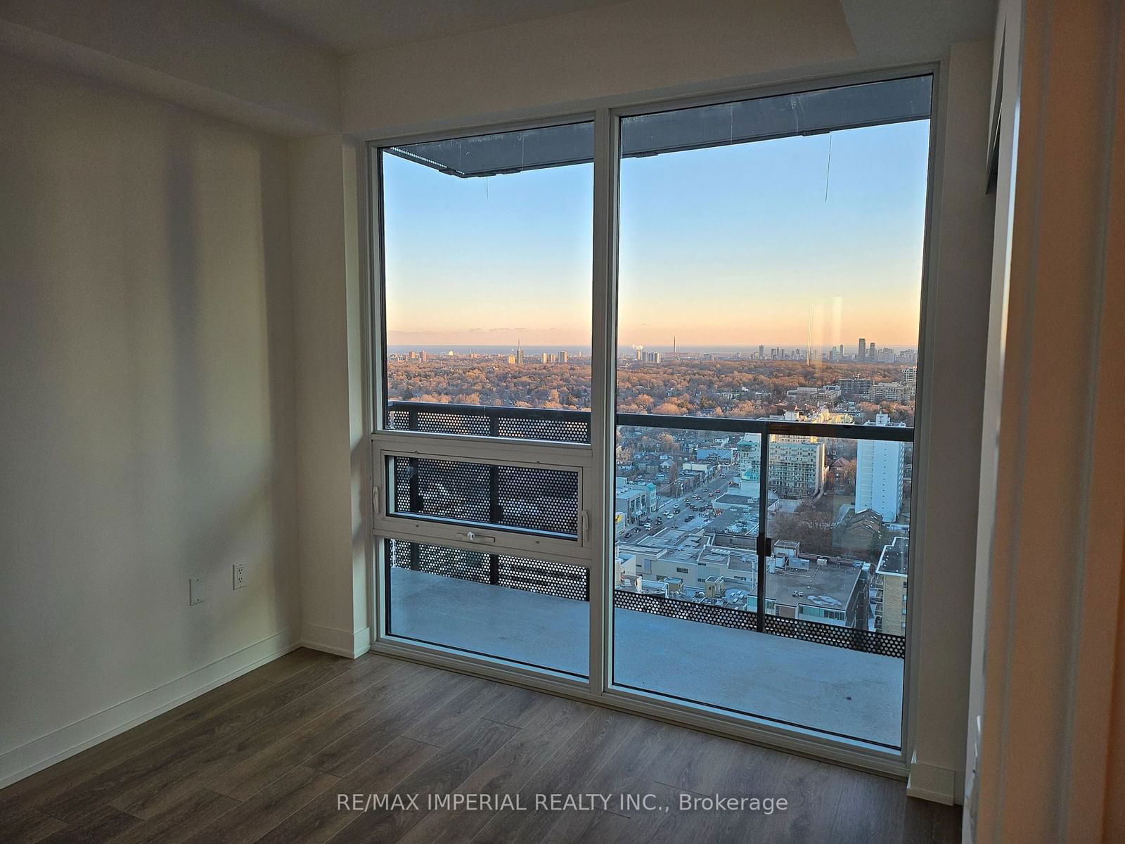 127 Broadway Ave, unit 2813 S for rent