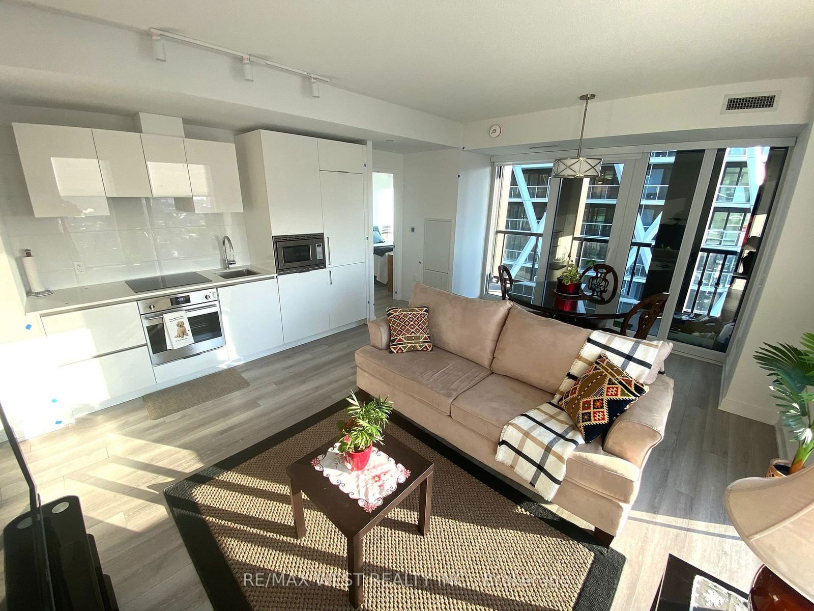 238 Simcoe St, unit 2908 for rent