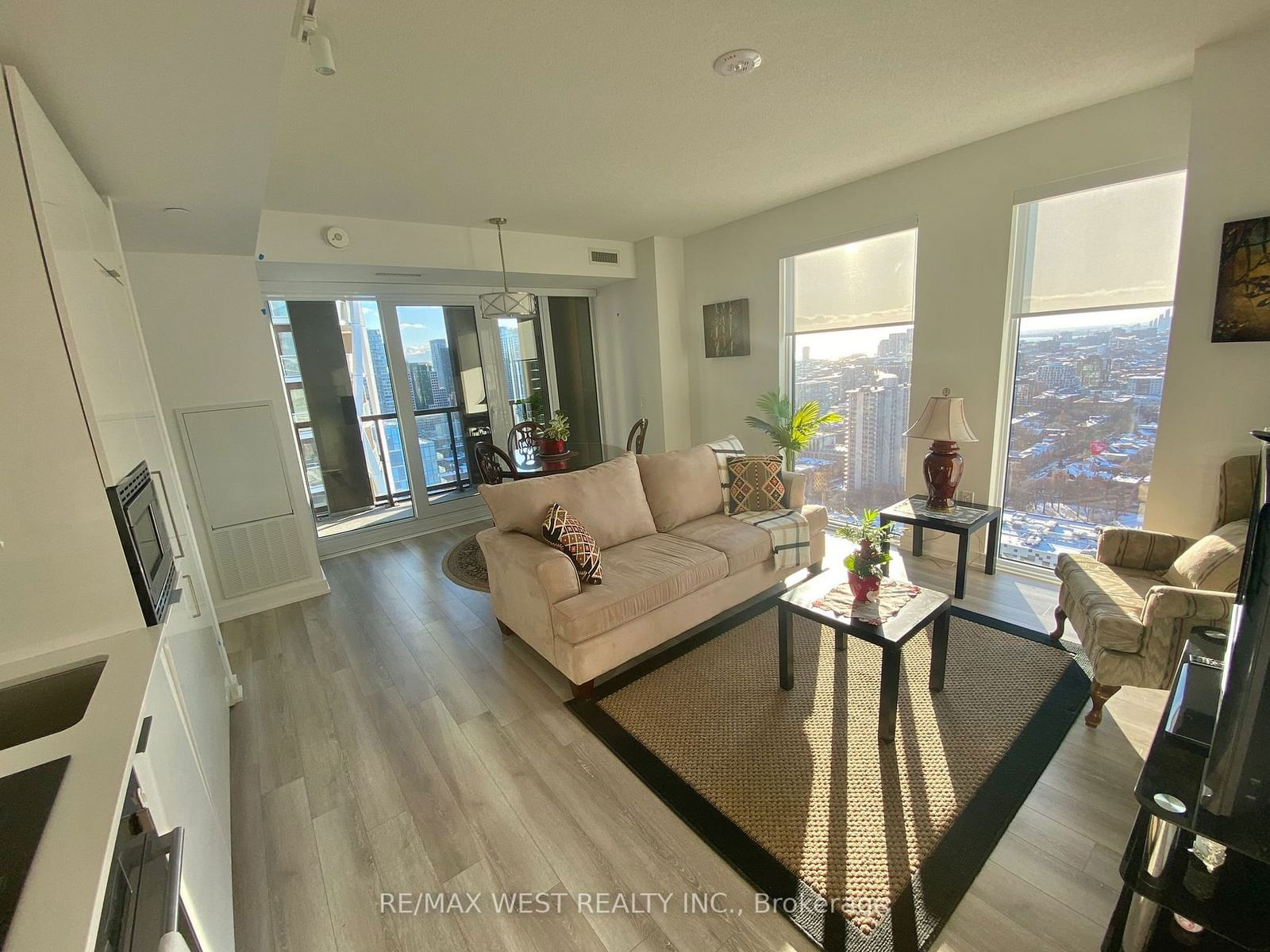 238 Simcoe St, unit 2908 for rent