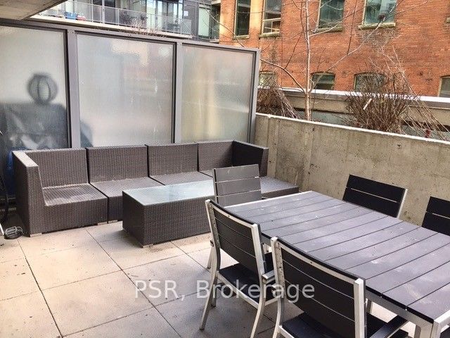 95 Bathurst St, unit 220 for rent