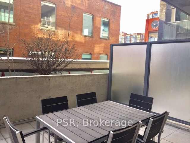 95 Bathurst St, unit 220 for rent